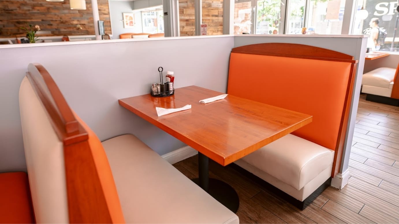 Eggsperience Cafe - Lakeview photo 2