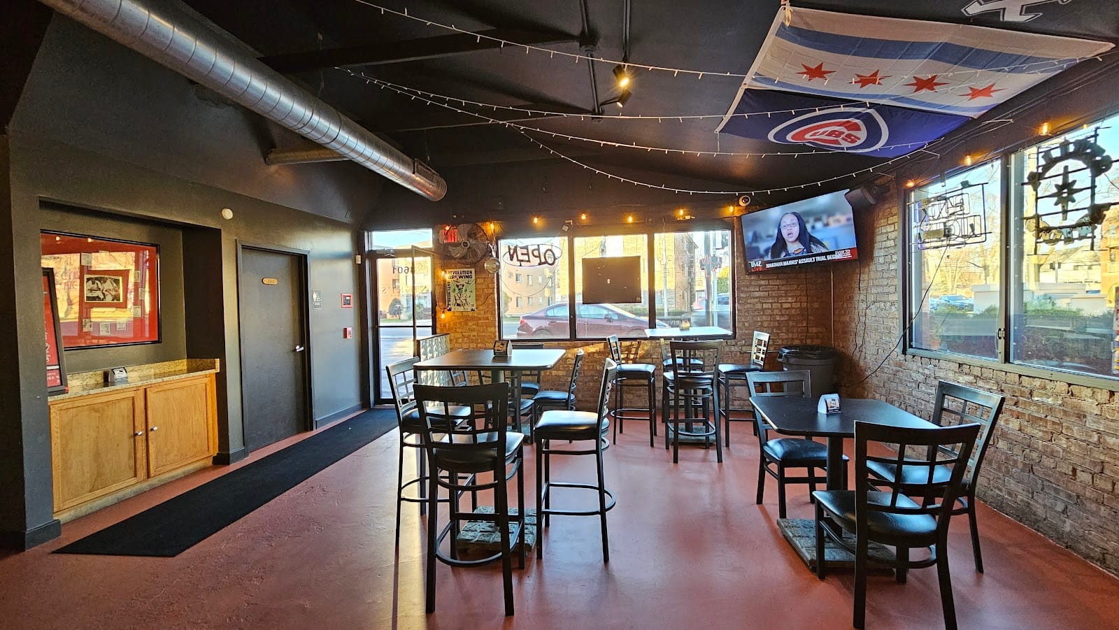 Nikki's Cafe & Bar