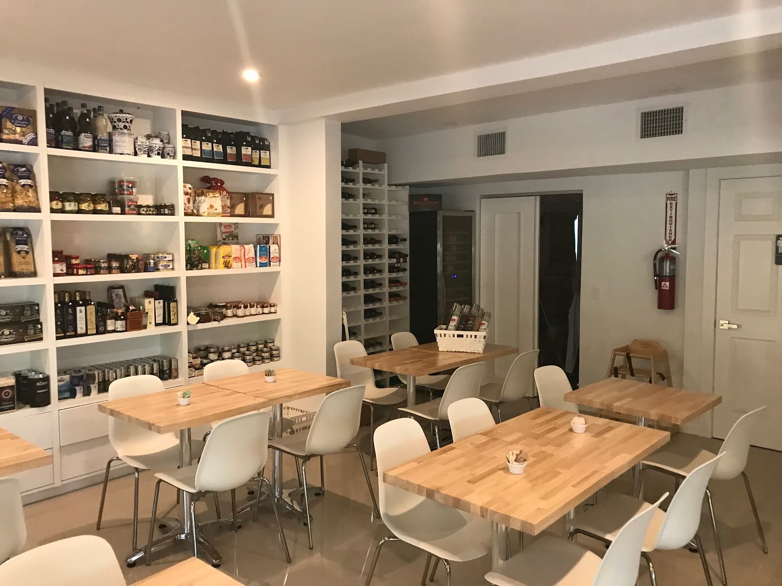 Prima Classe Miami Beach, Italian Market & Cafe