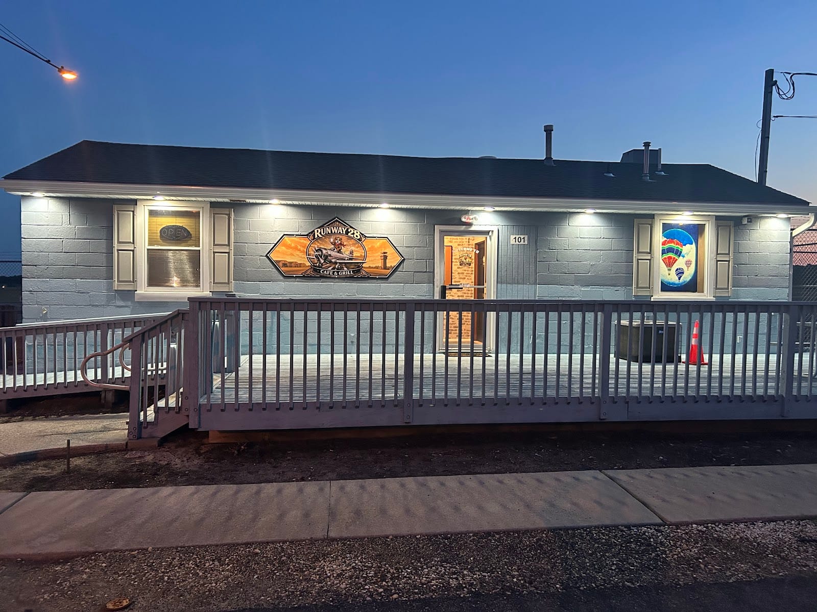 Runway 28 Cafe and Grill