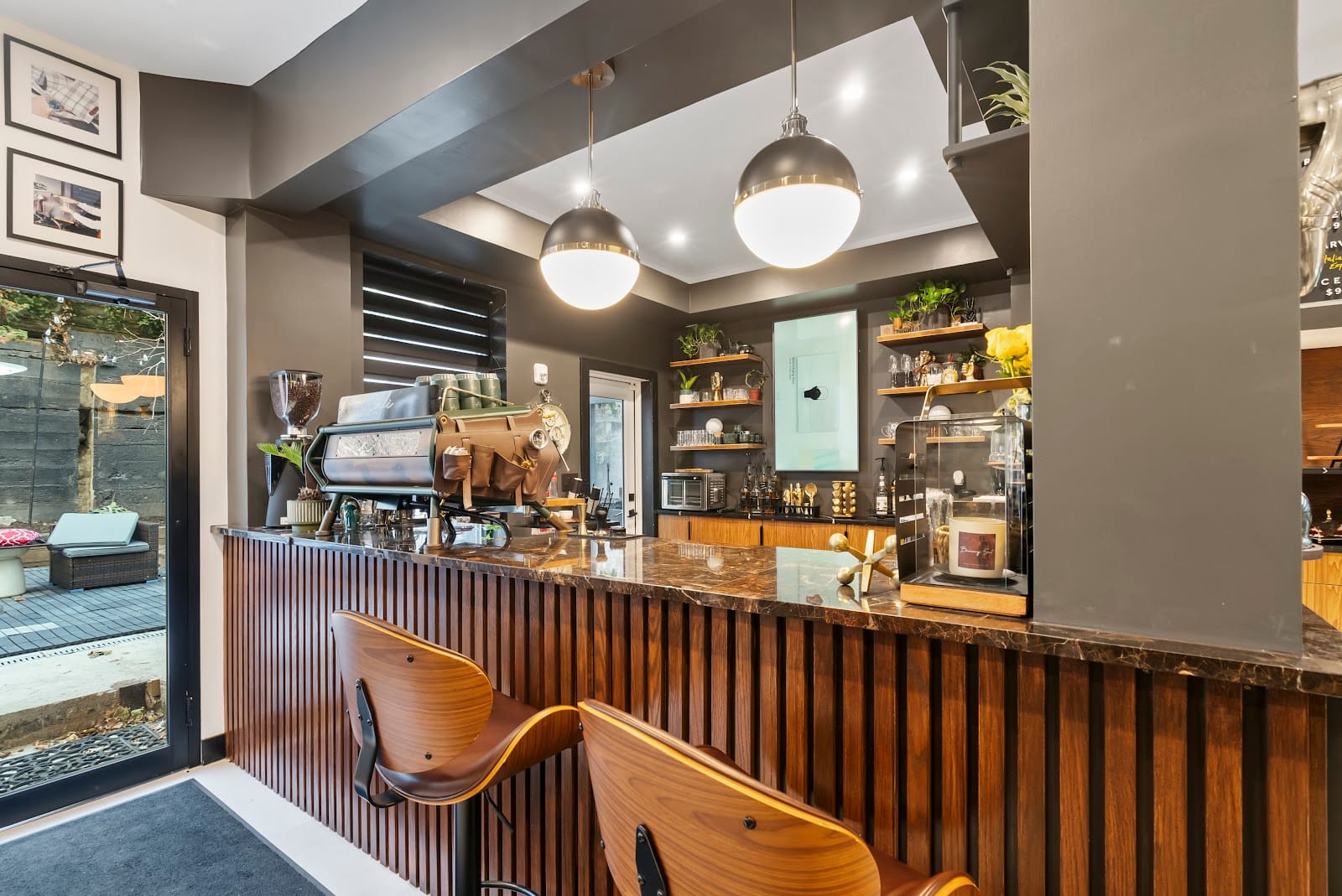 ETERI Boutique & Café Lounge