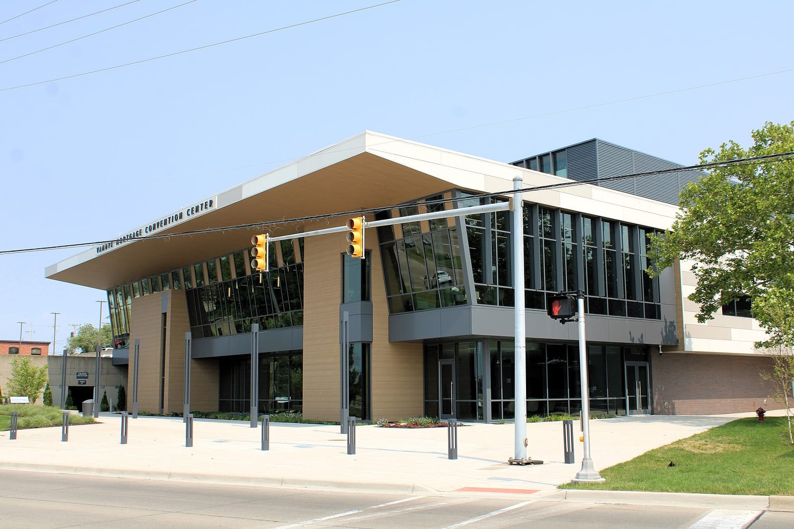 Starbucks Grab and Go Delta Hotels Downtown Muskegon photo 3