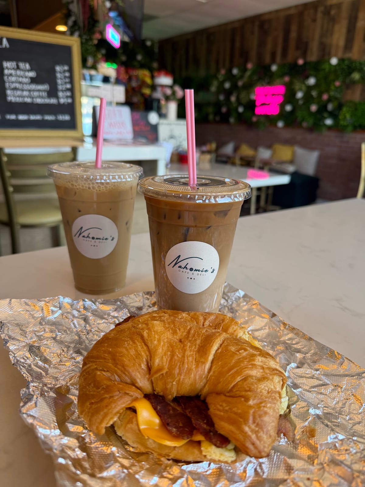 Nahomie's Cafe & Deli
