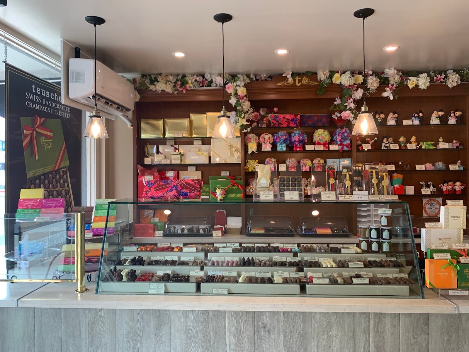 Teuscher, High Quality Swiss Chocolates & Café