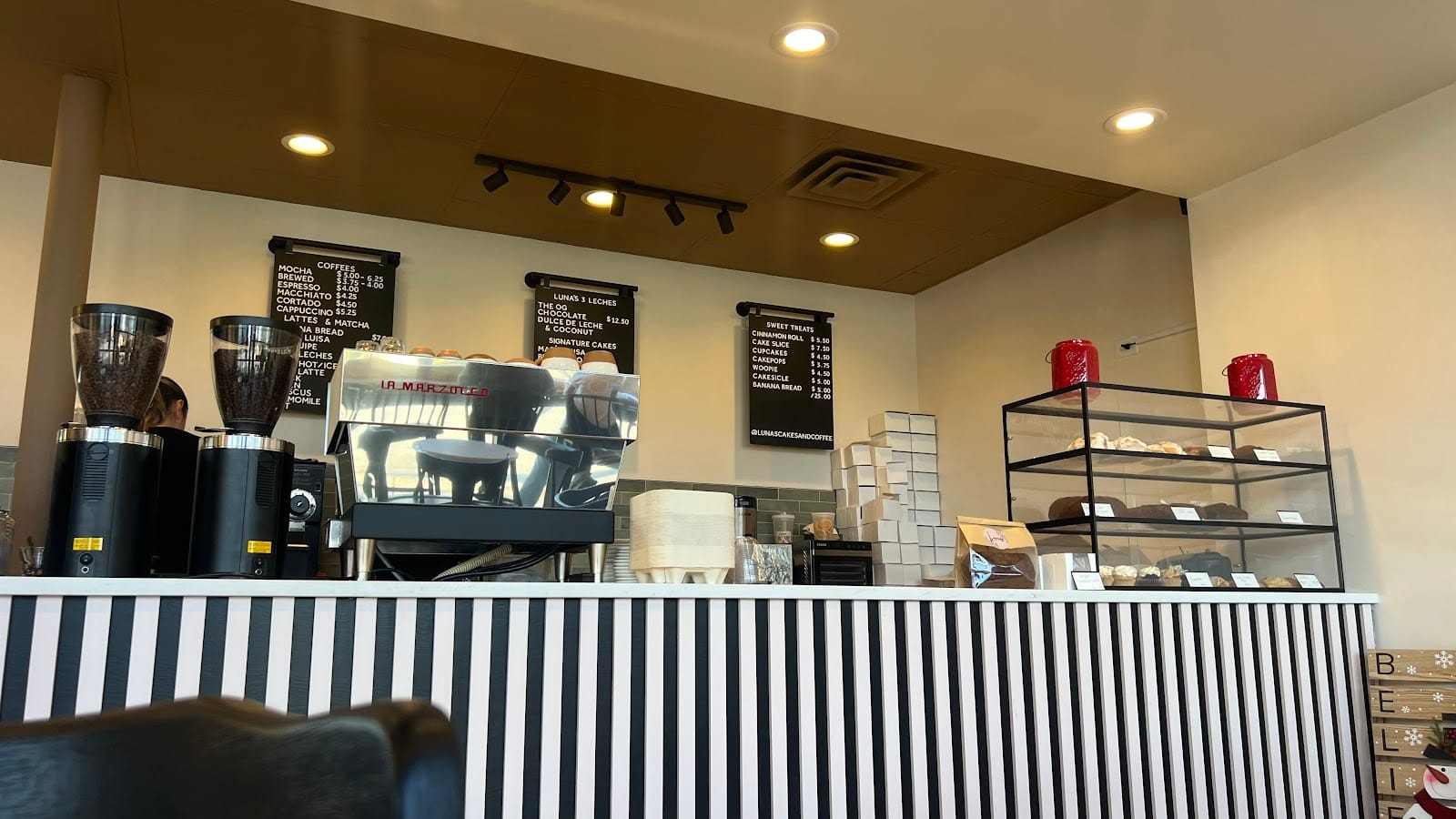 Luna's Cakes & Coffee