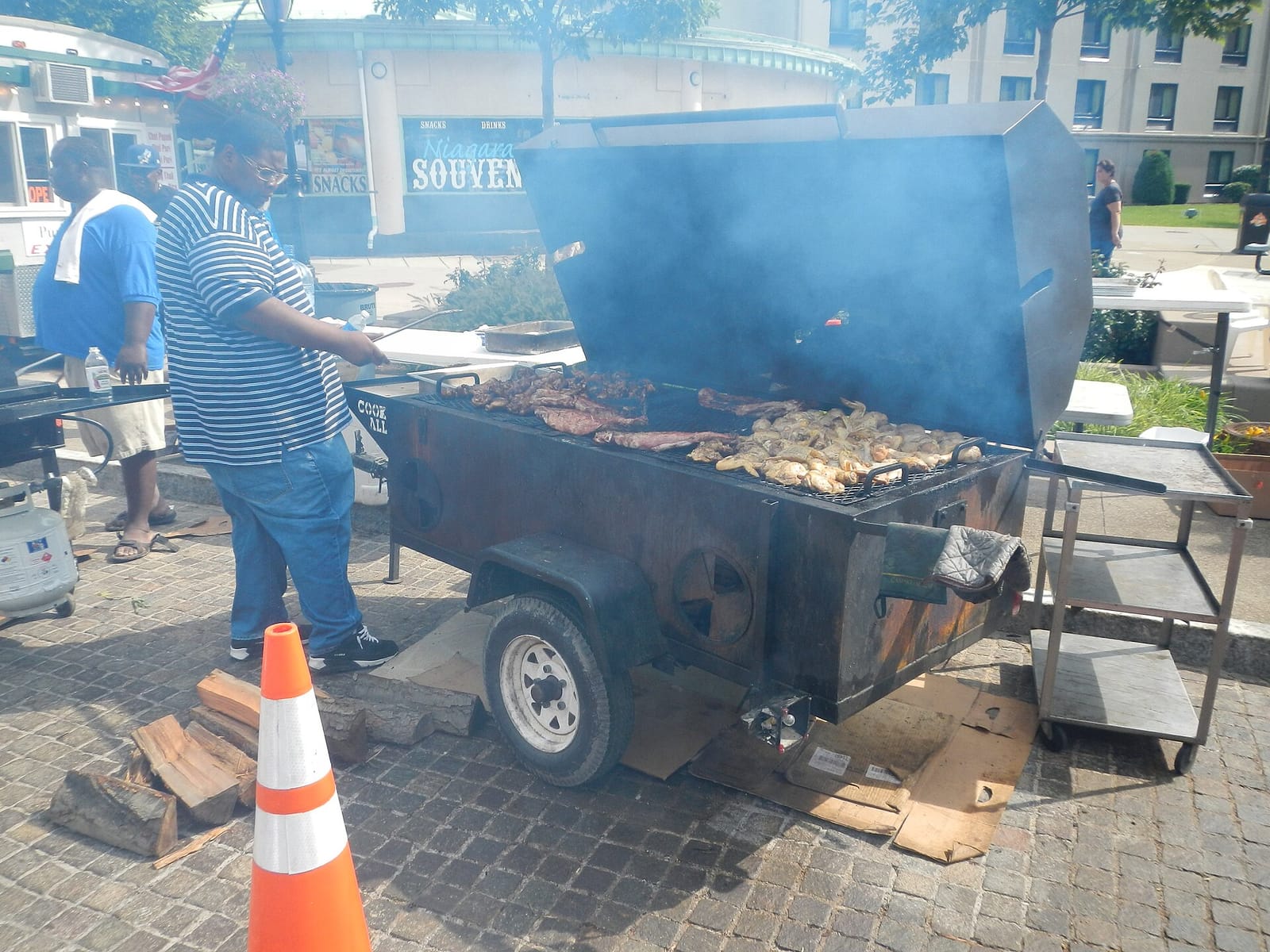 Everest Cafe Mobile Food Truck photo 4