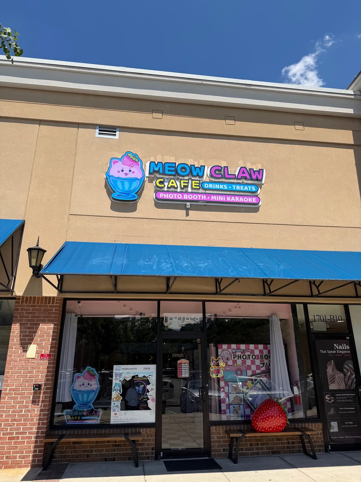 Meow Claw Cafe