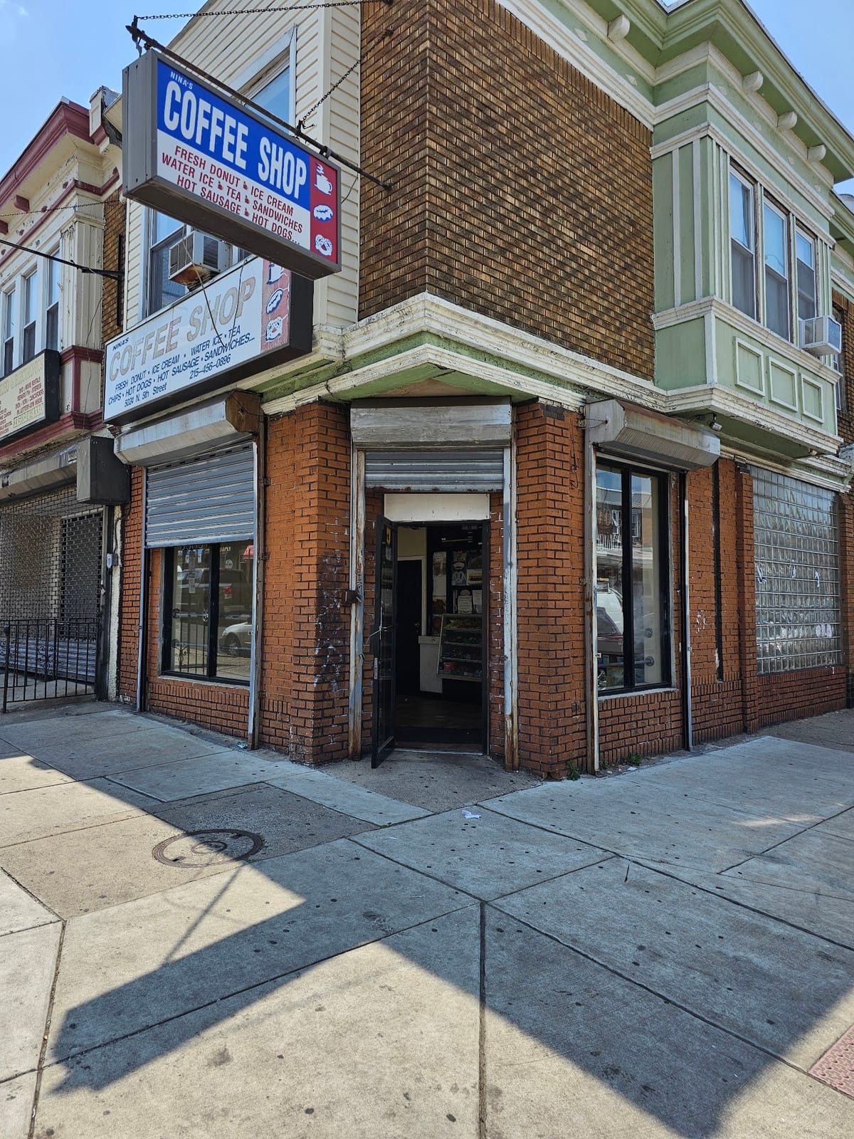NINA'S COFFEE SHOP