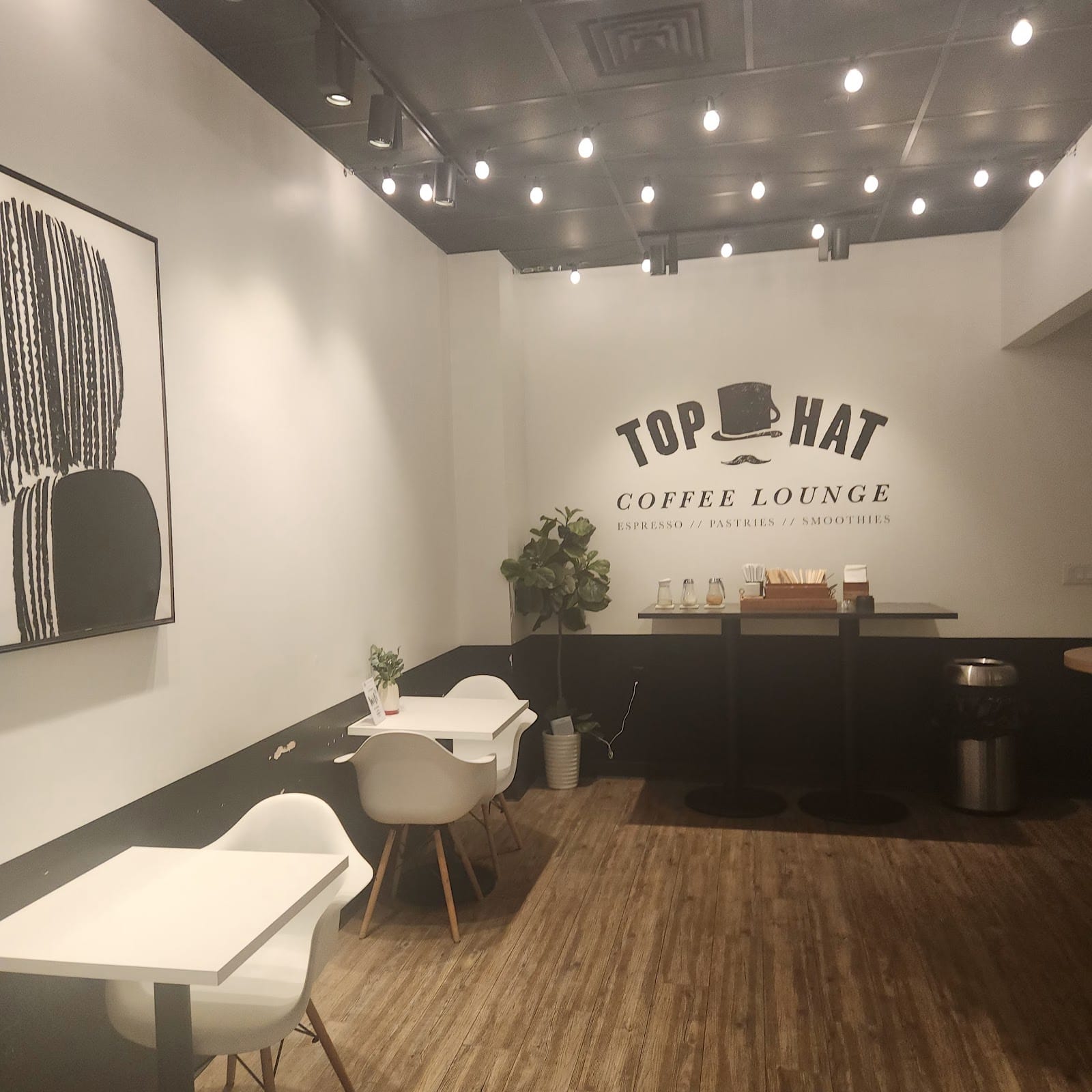 Top Hat Coffee Lounge photo 1