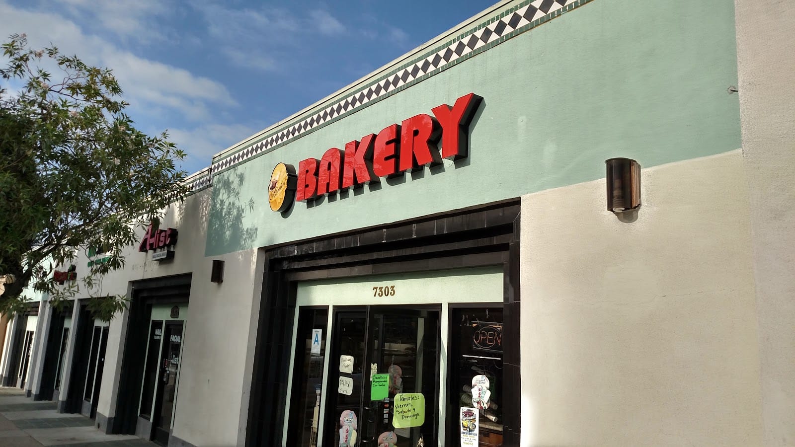 Montiel's Bakery & Cafe