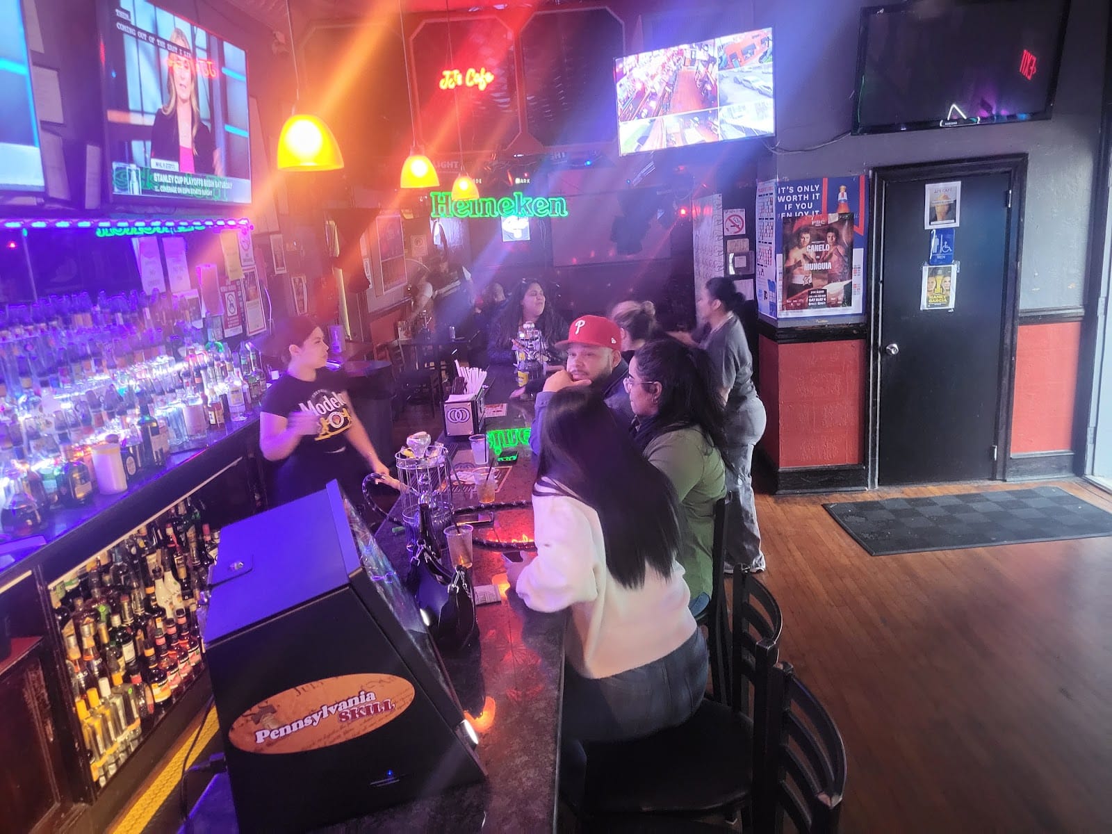 Jj's Cafe Restaurant & Bar