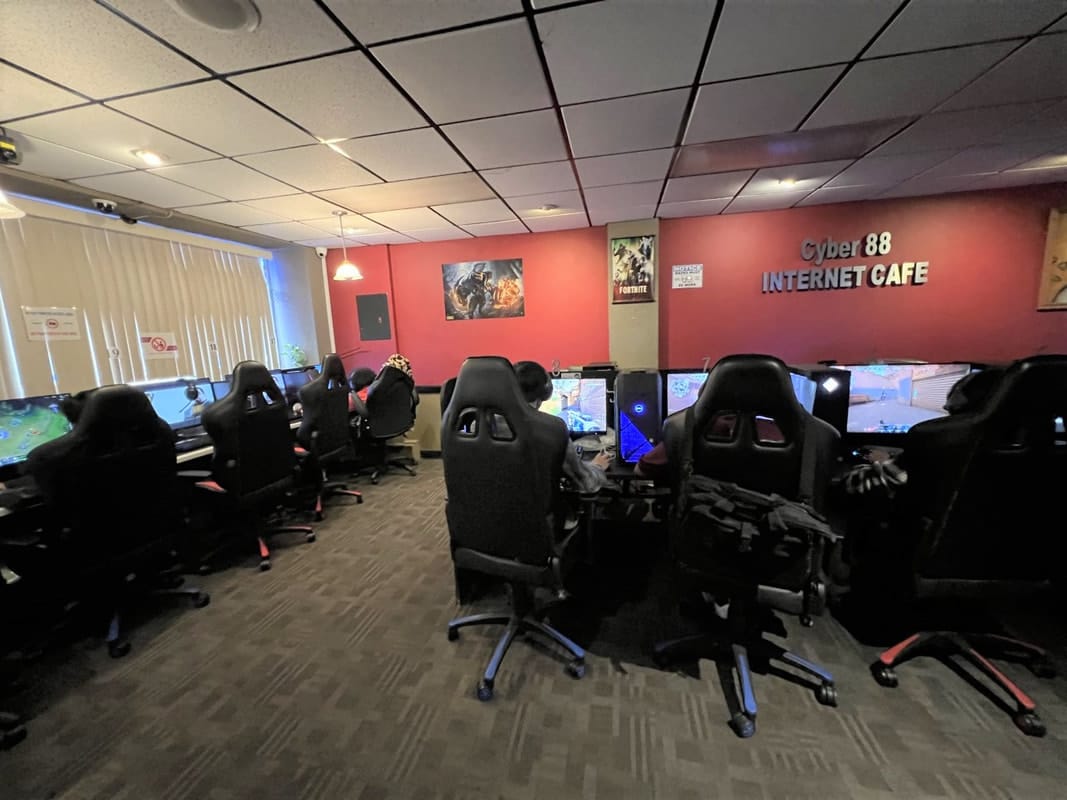 Internet Cafe Cyber 88
