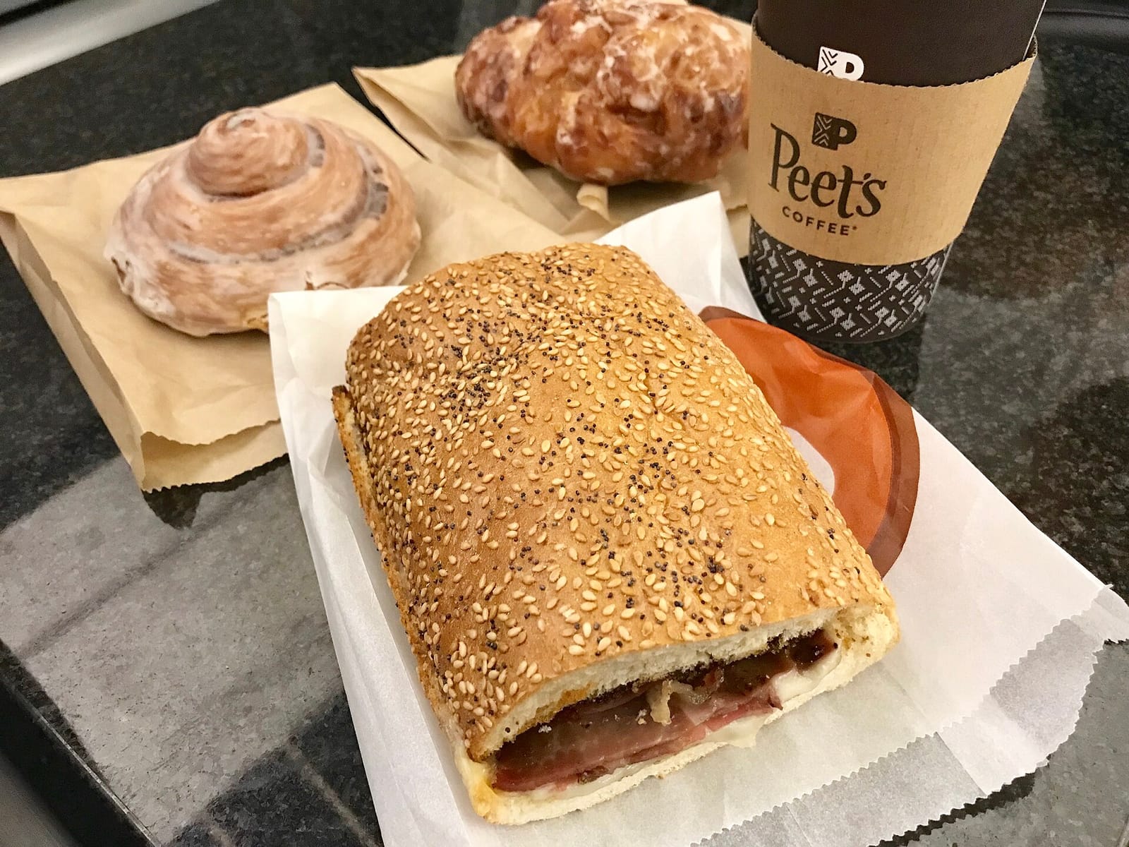 Dolores Park Cafe SFO Terminal 2 Concourse C photo 2