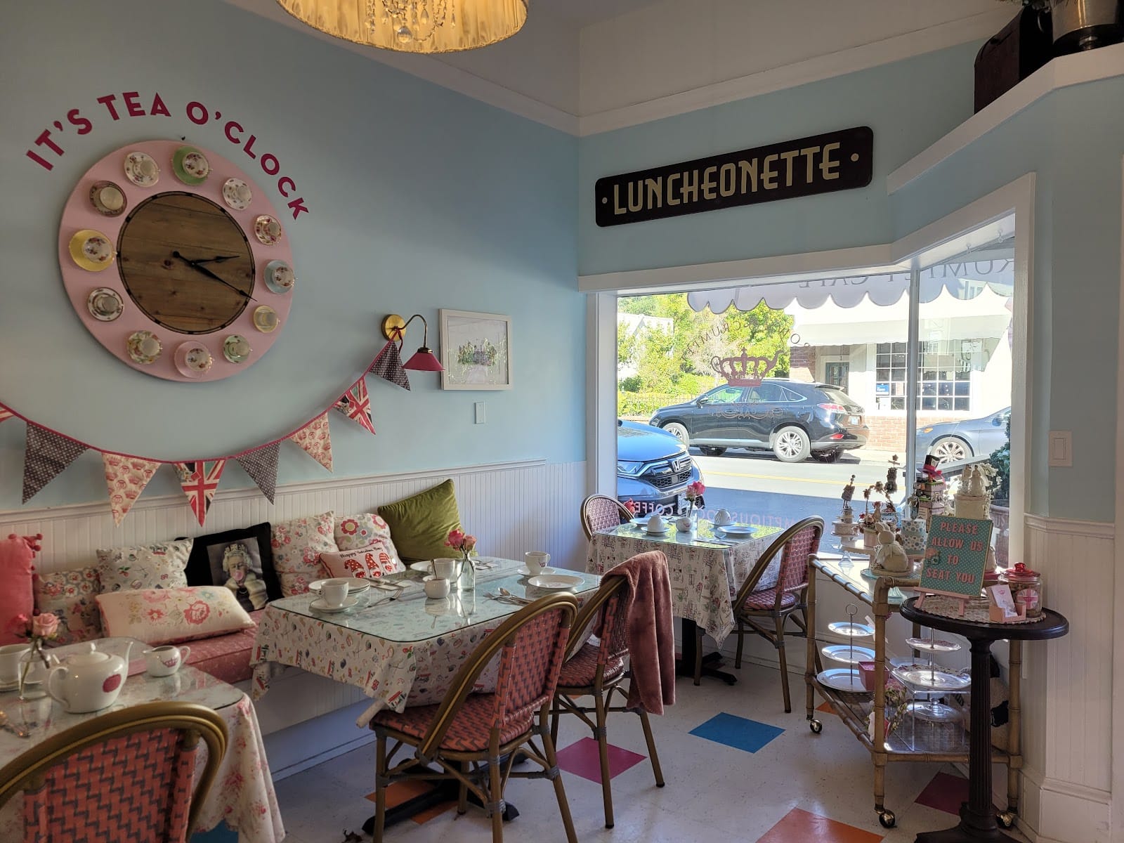 Crown and Crumpet Cafe