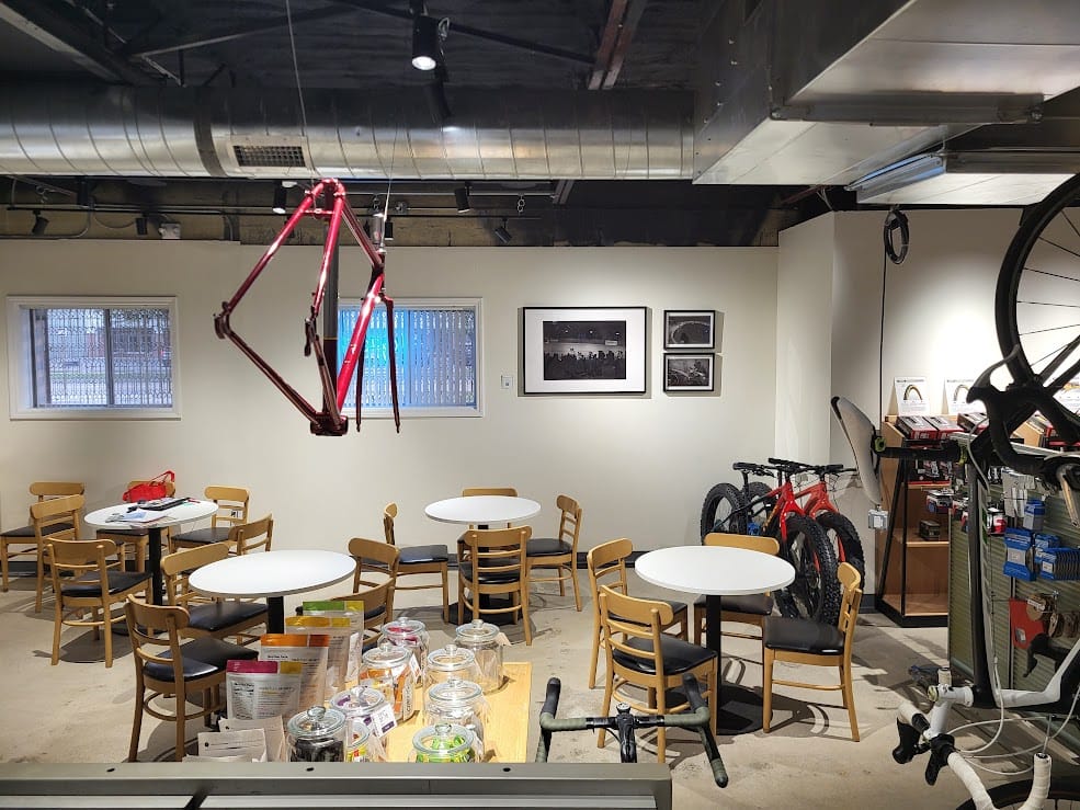 DAS VELO Service Course & Cafe