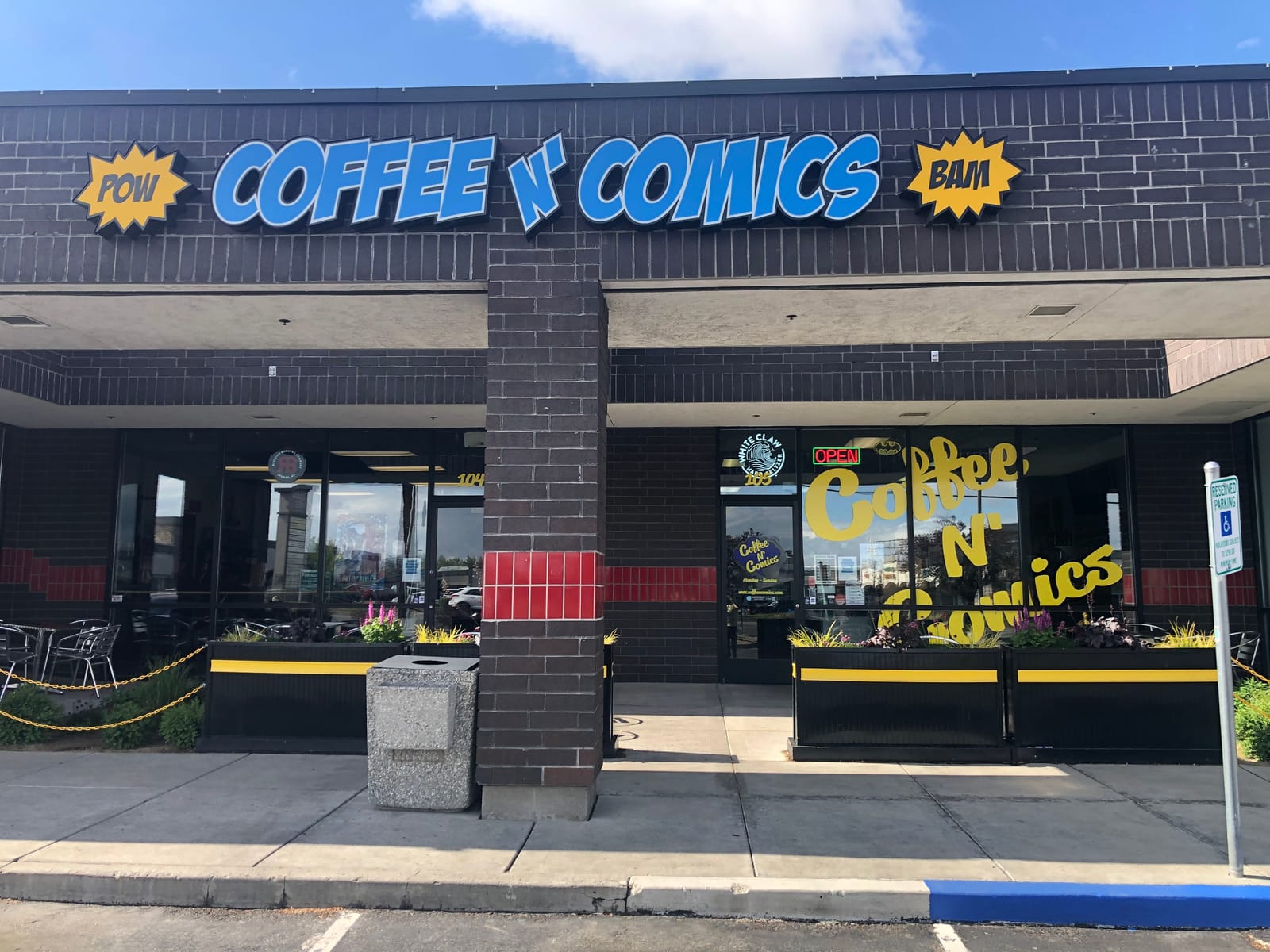 Coffee N' Comics - Baring photo 2
