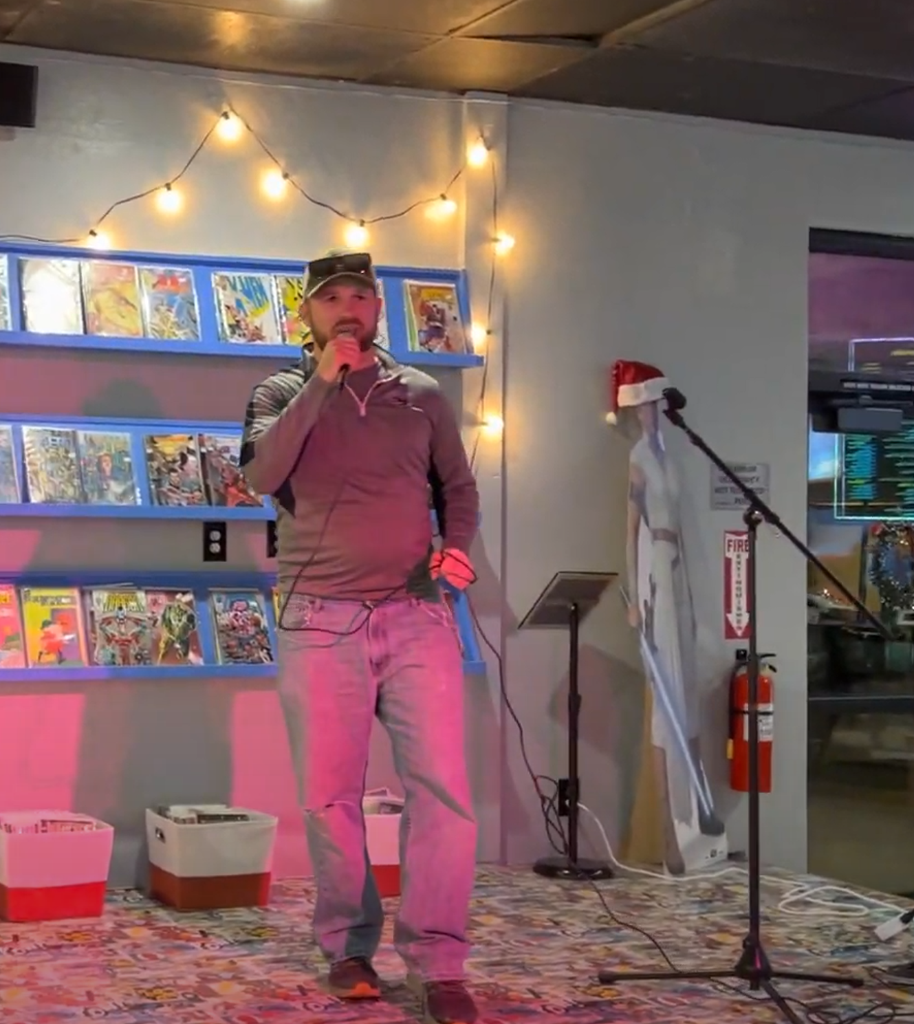 Coffee N' Comics - Baring photo 4