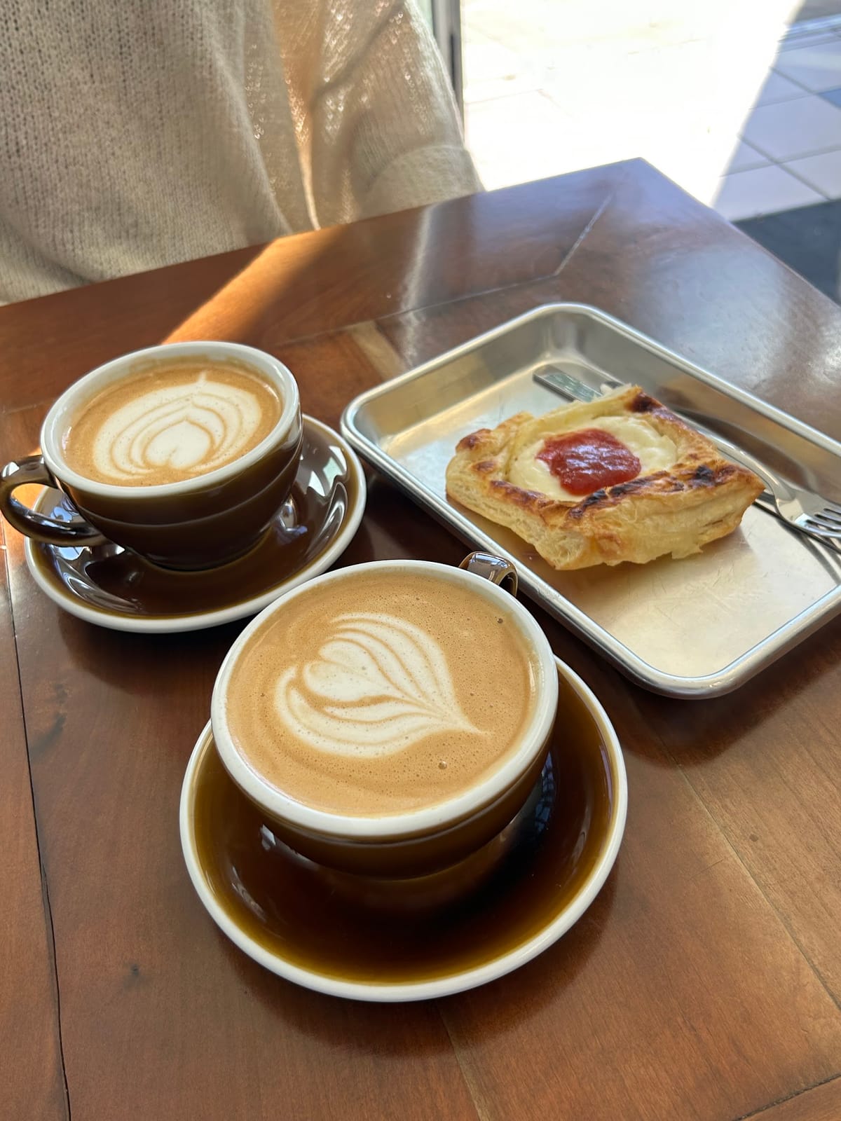 Daylight And Moon Cafe