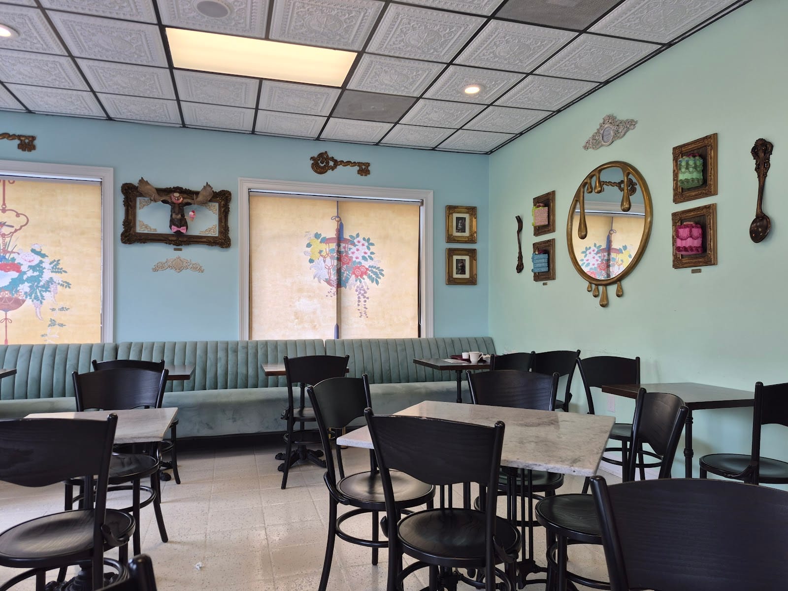 Mad Hatter Cafe & Confections photo 1
