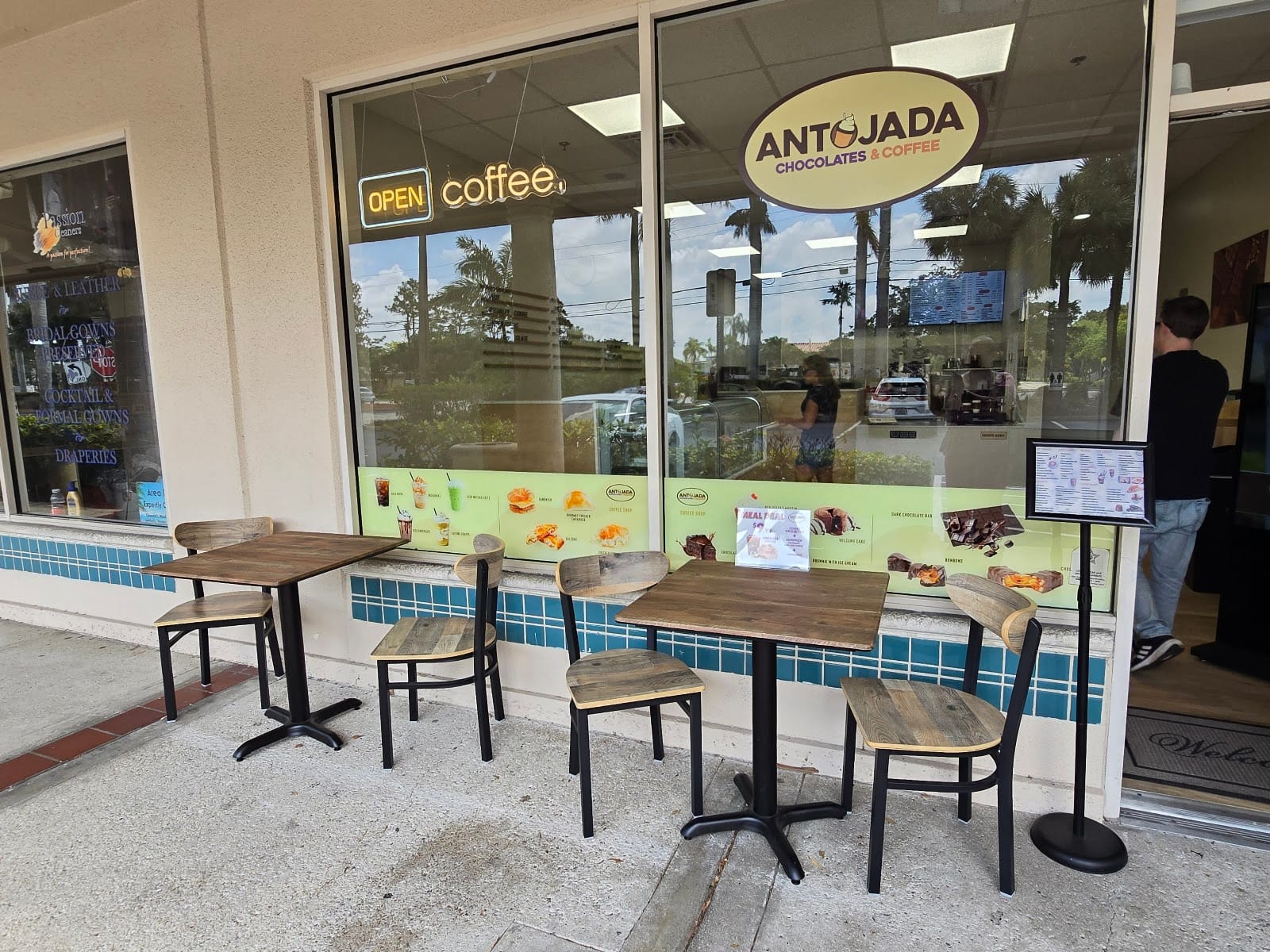 Antojada Chocolates & Desserts
