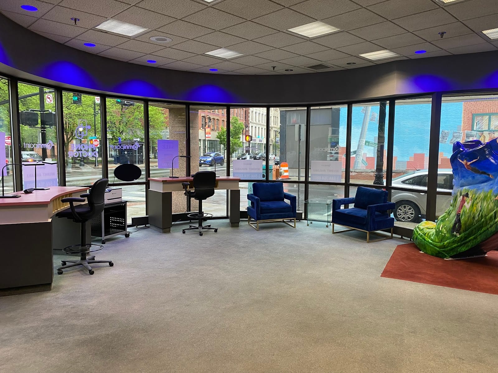 Omnipoint Internet Cafe, Workspace and Mobile Store