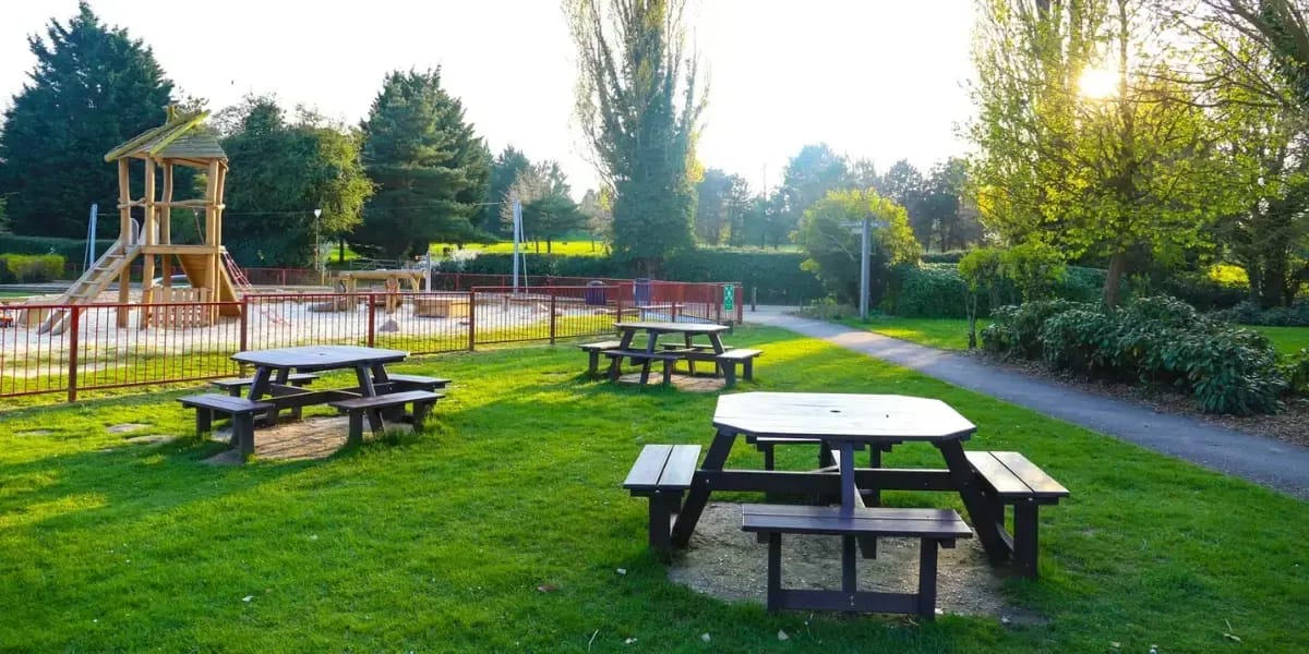 Charlton Lakeside photo 2