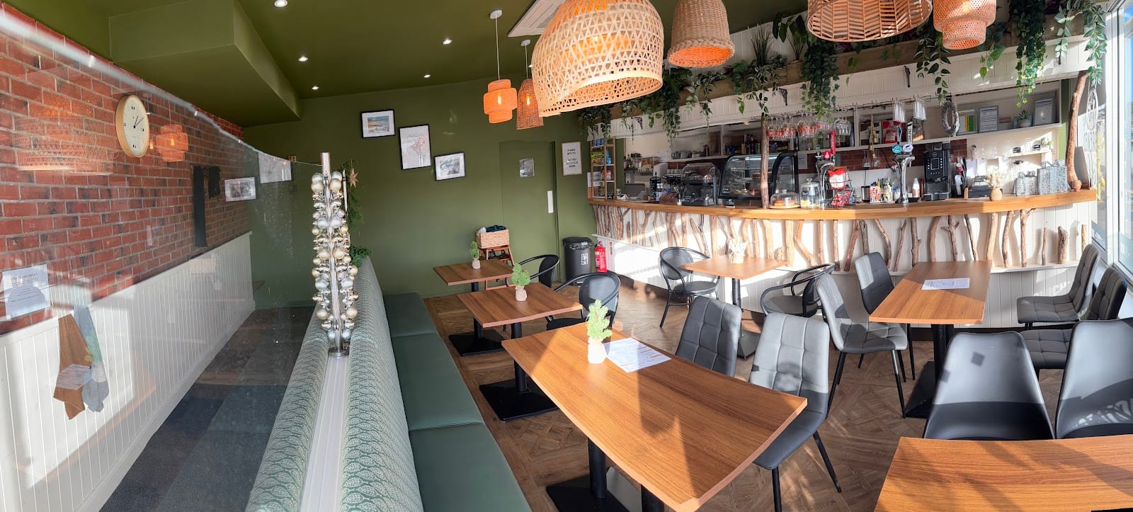 Little Island cafe & coffee & Bar