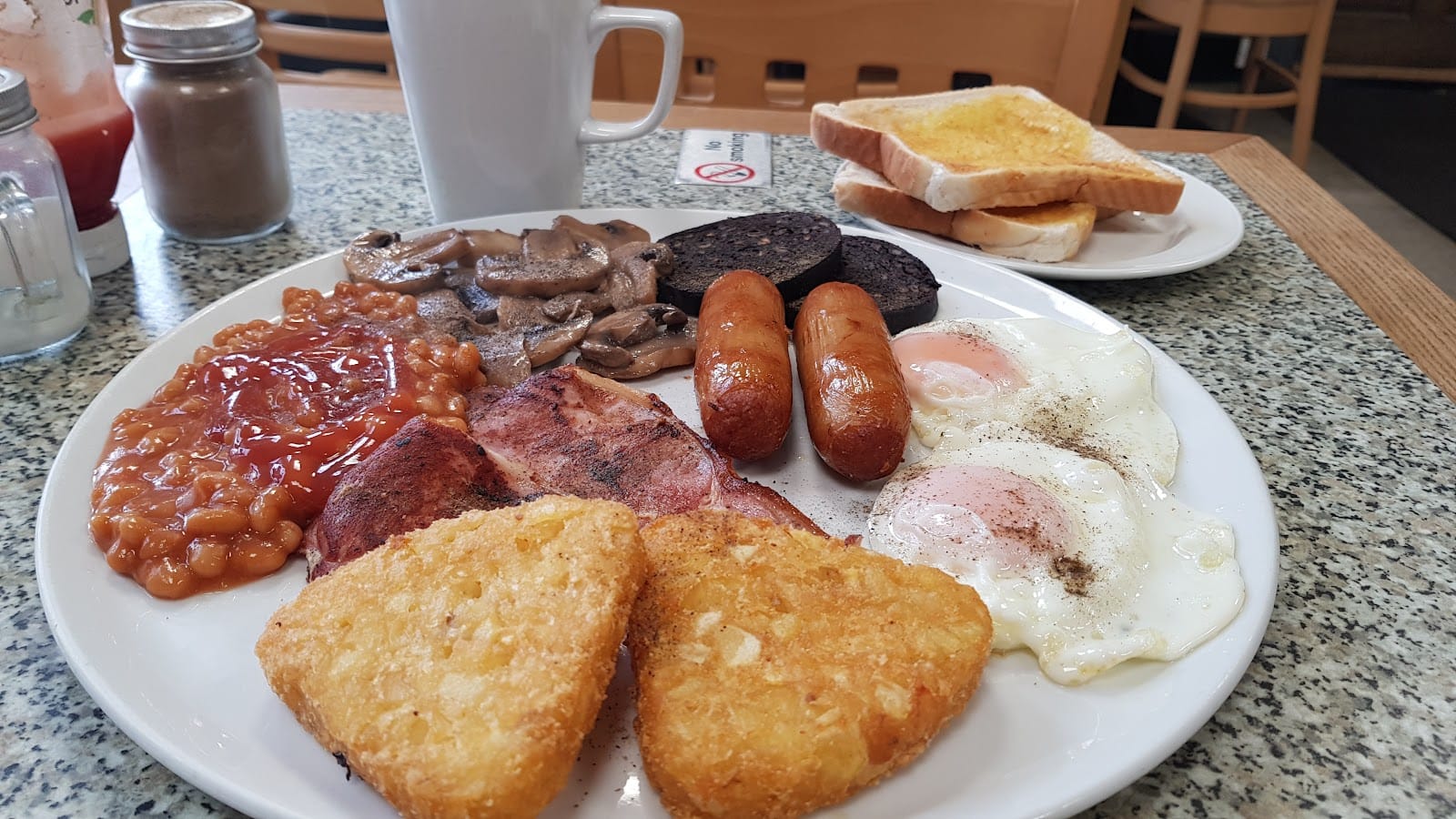 Bee’s Café
