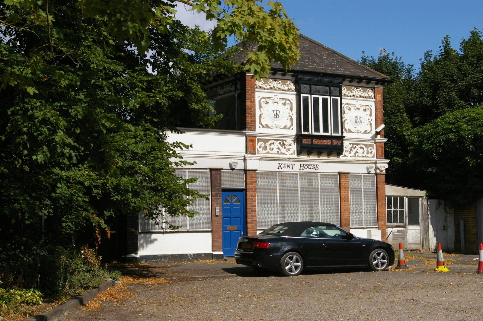 At Kent house photo 5