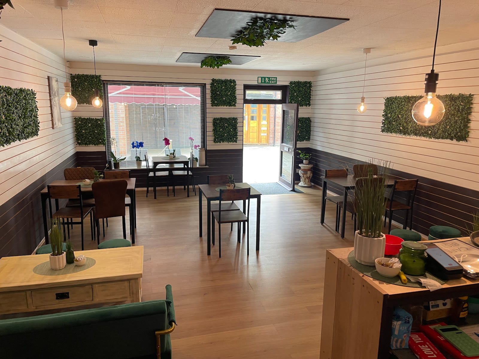 L.A Café & Bistro