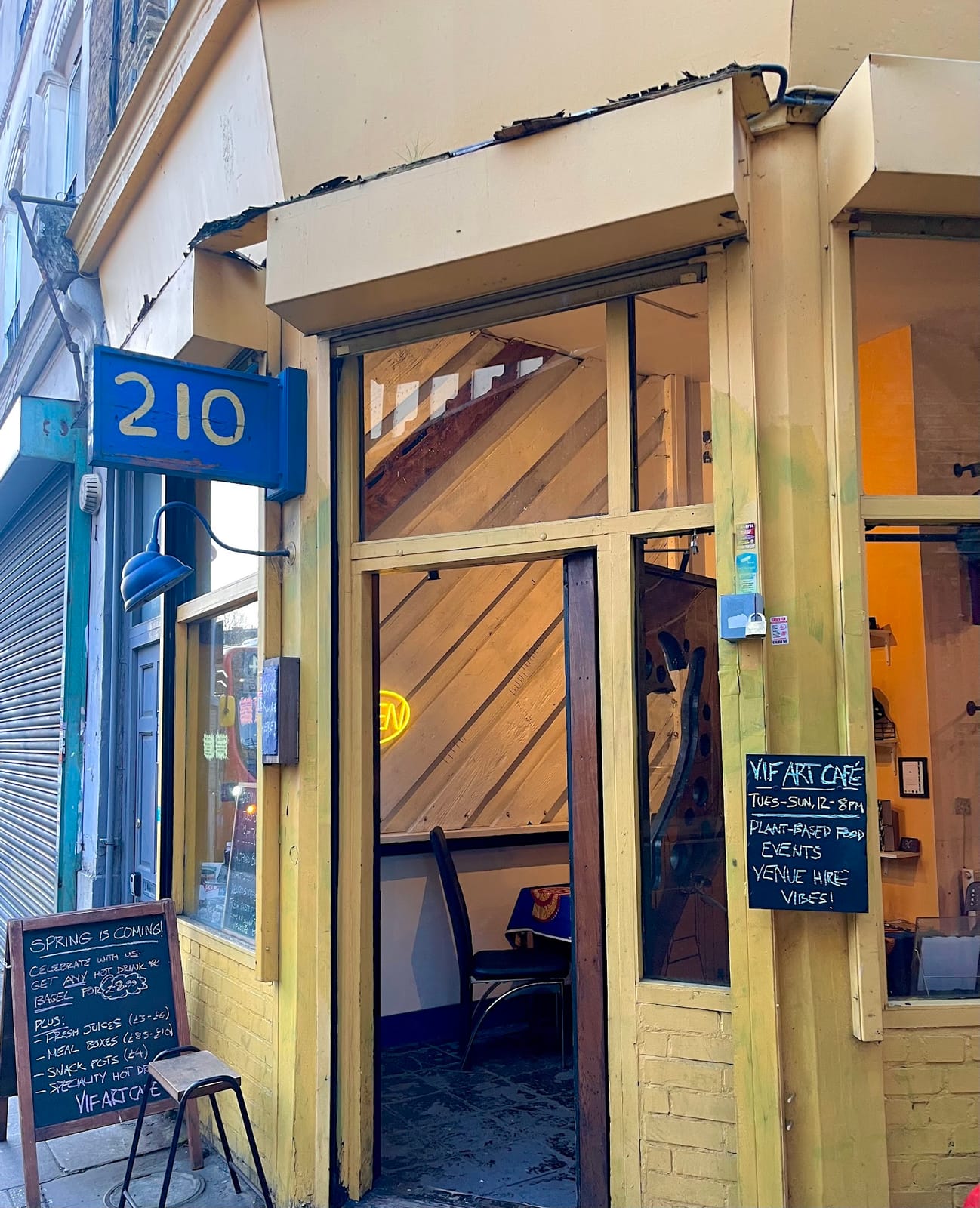 VIF Art Café
