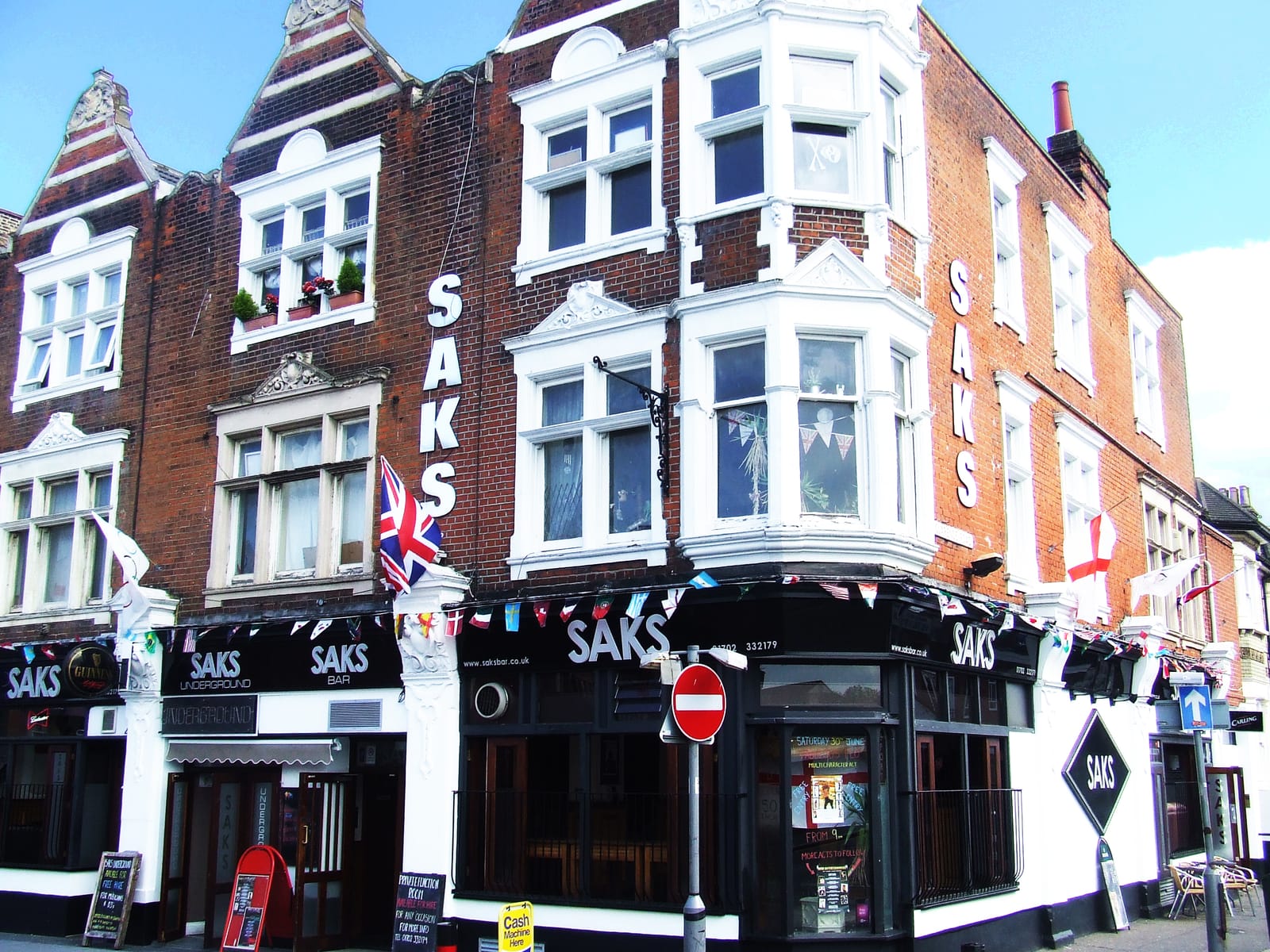Sak's Bar