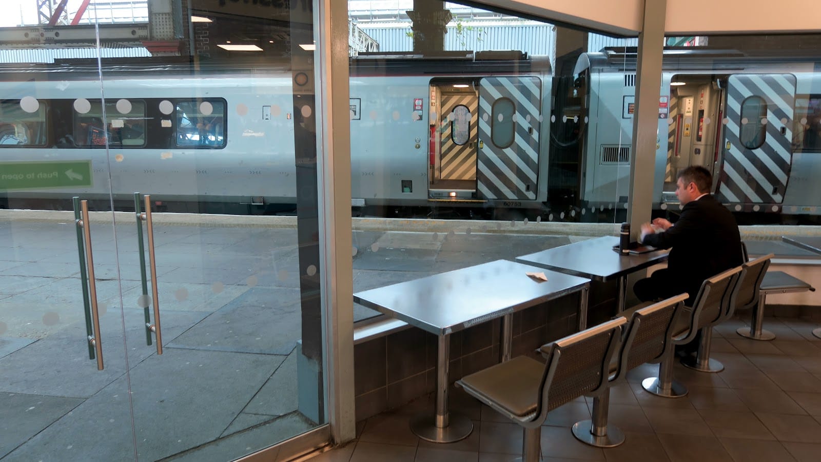 Refresh Cafe - Platform 4