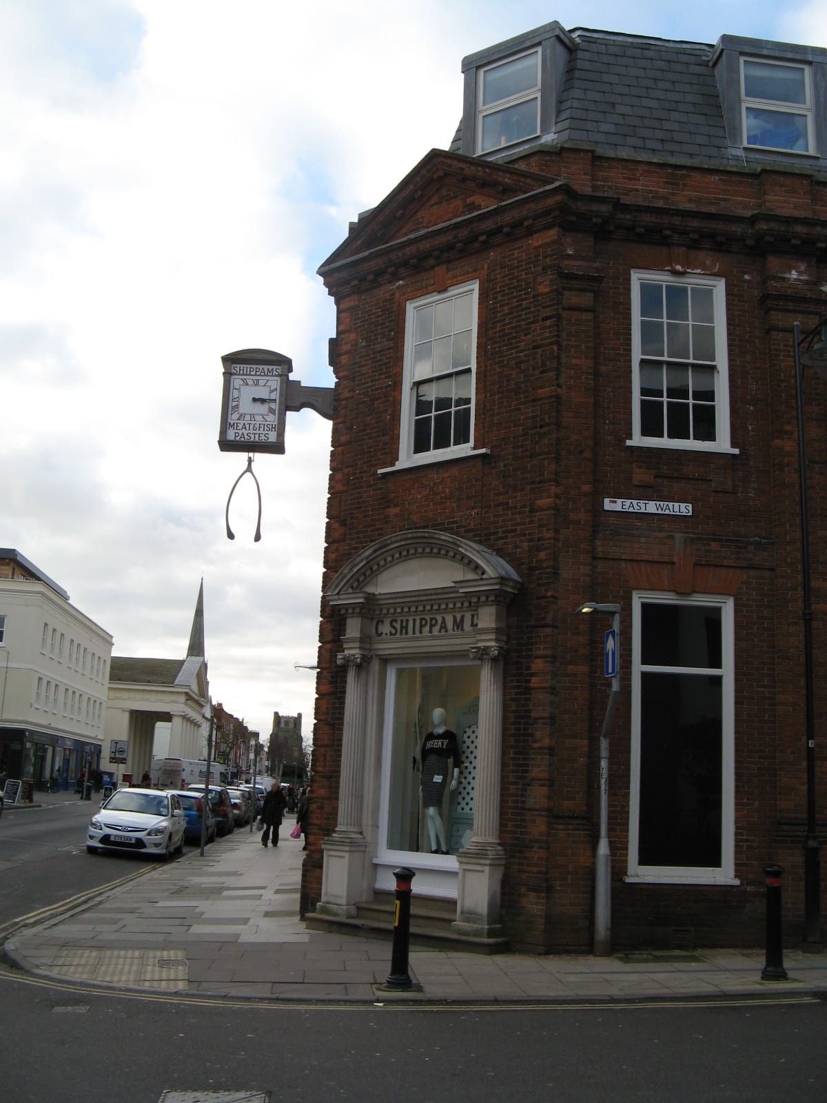 Charlie Harpers photo 3
