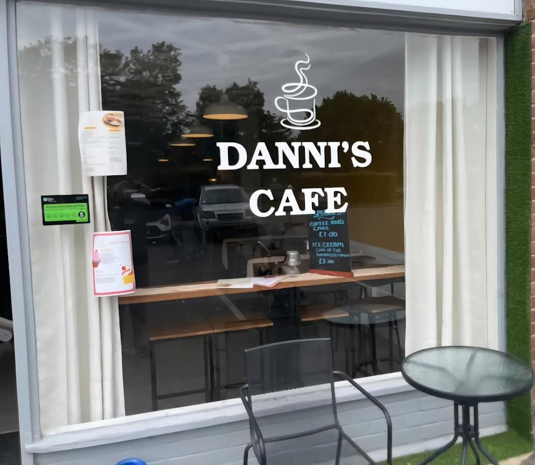 DANNI'S CAFE