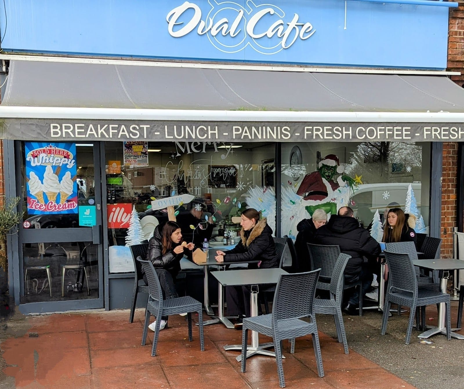 Oval cafe