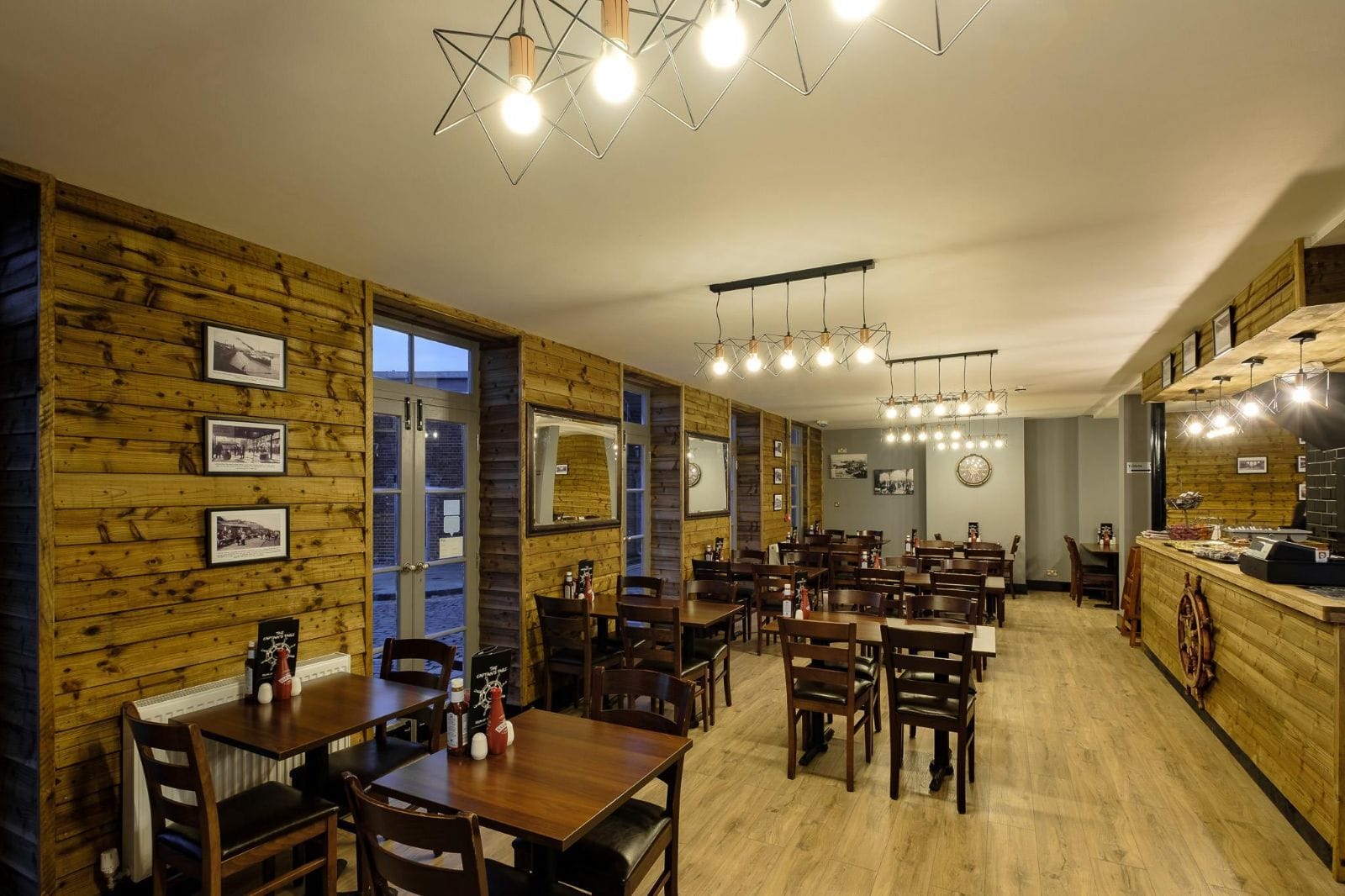 The Captain's Table Cafe