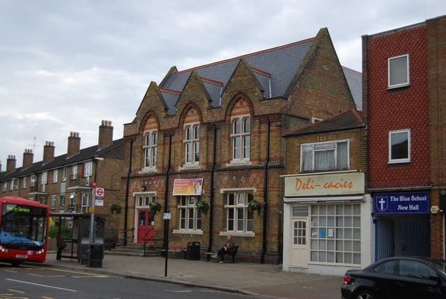 ISLEWORTH BAKERY & PIZZERIA photo 4