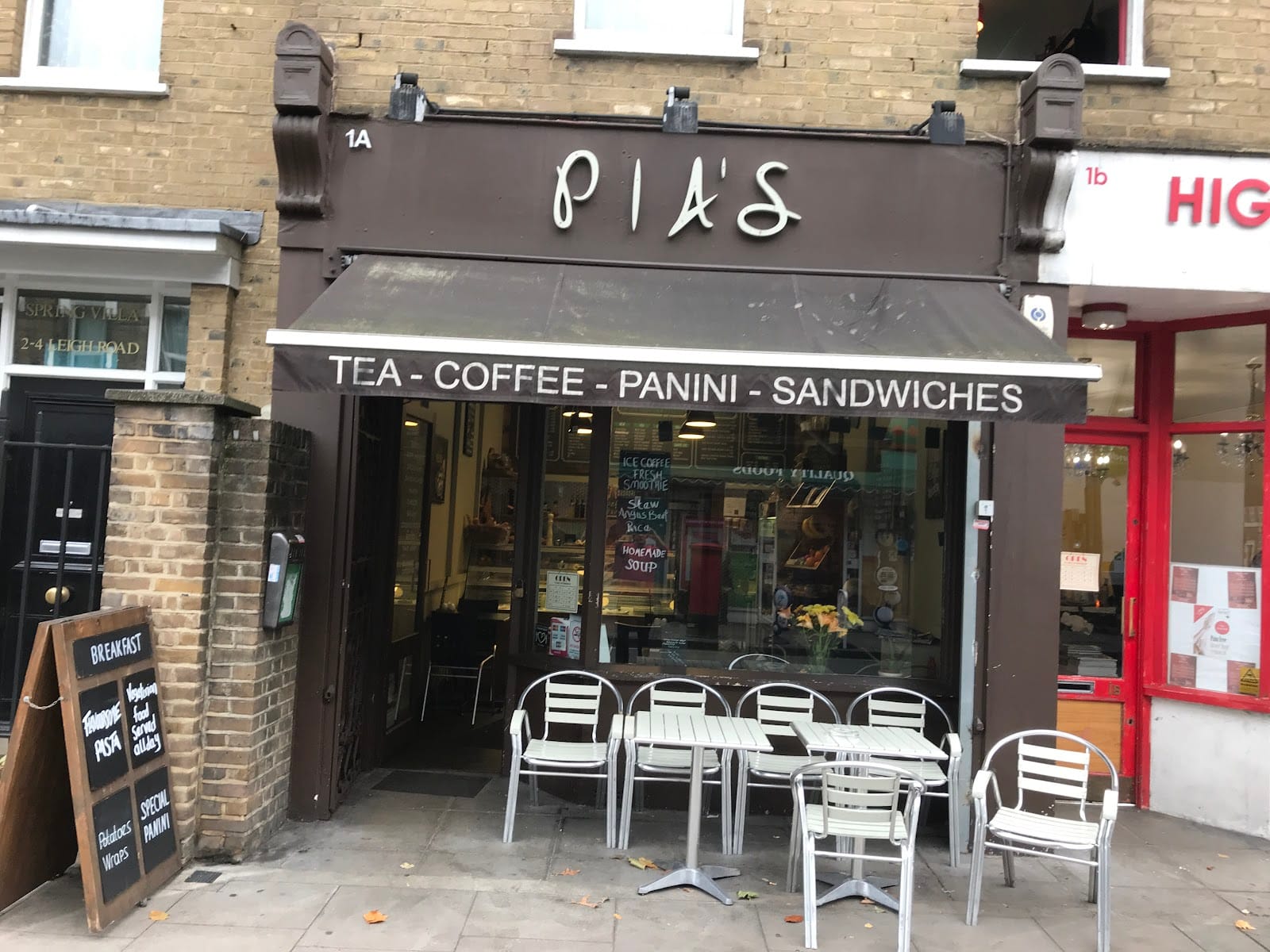 Pia's Cafe, Sandwich & Coffee Shop