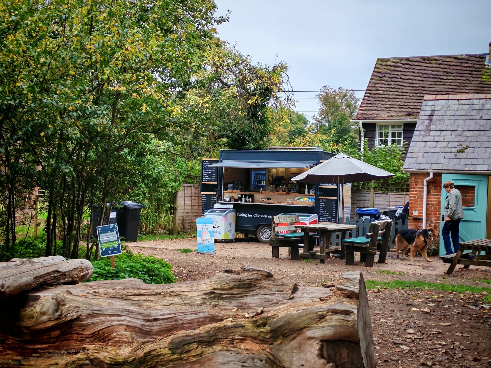 Woodland Lounge