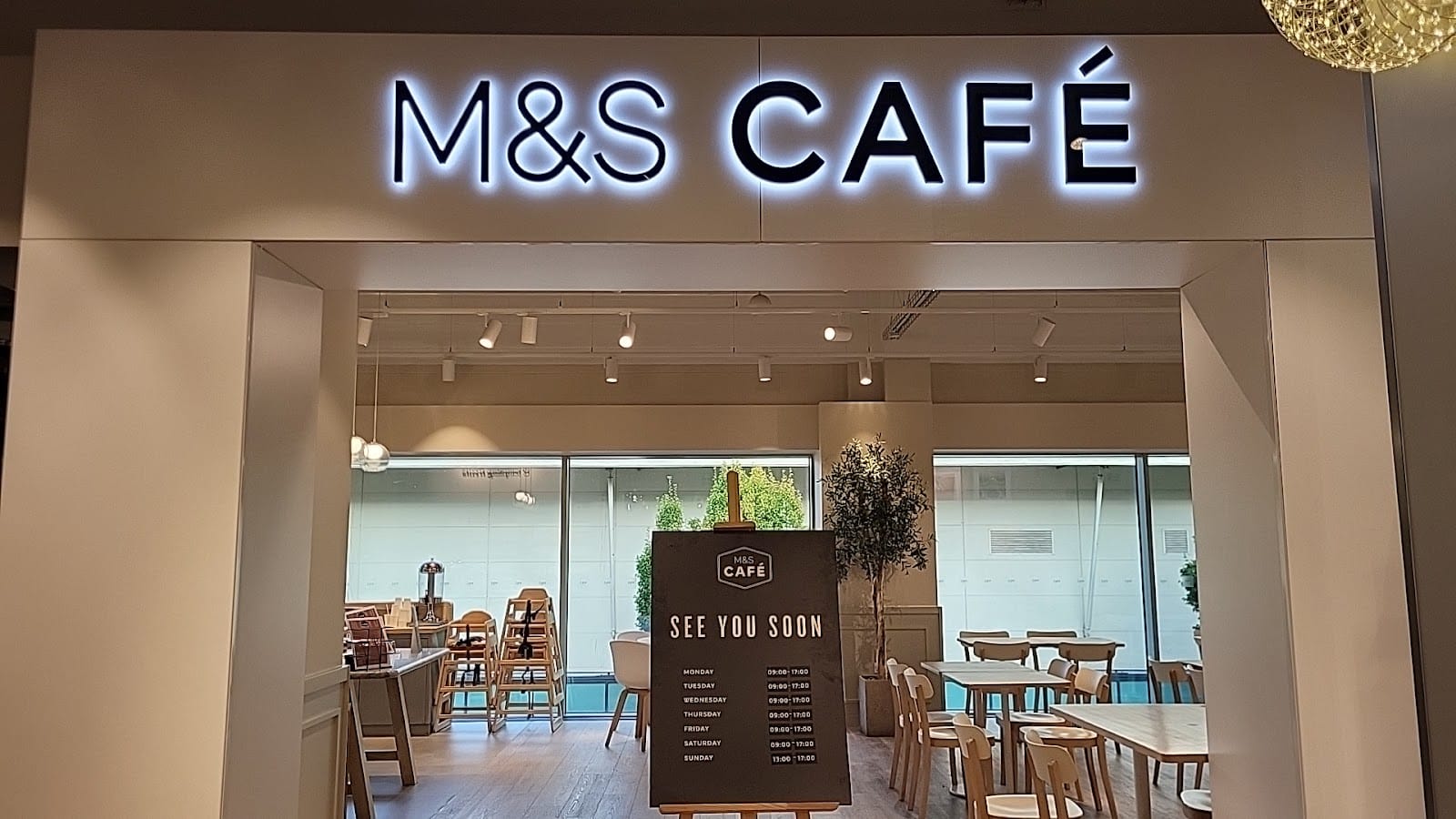M&S Café