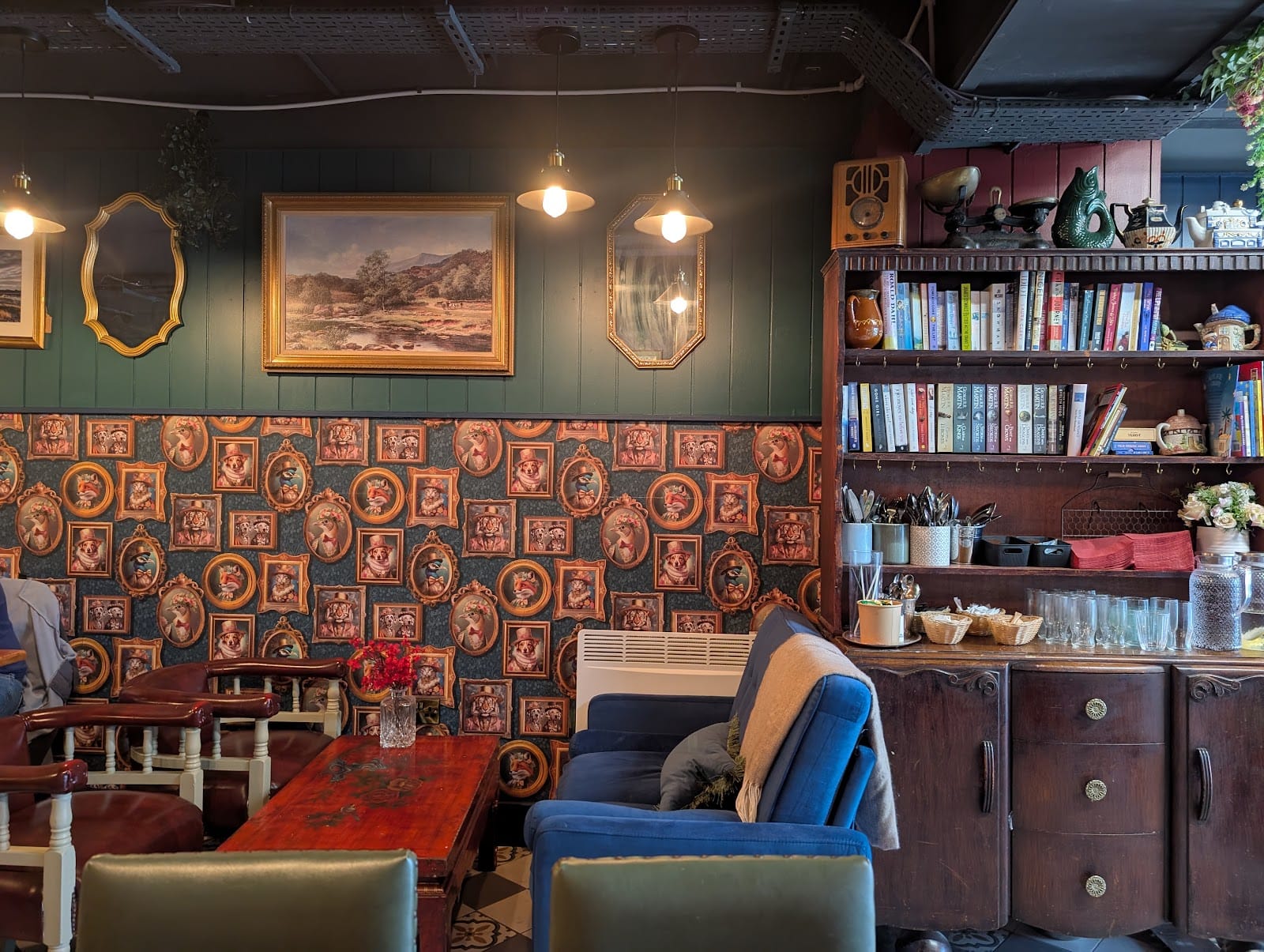 Eliza & Vi's Café