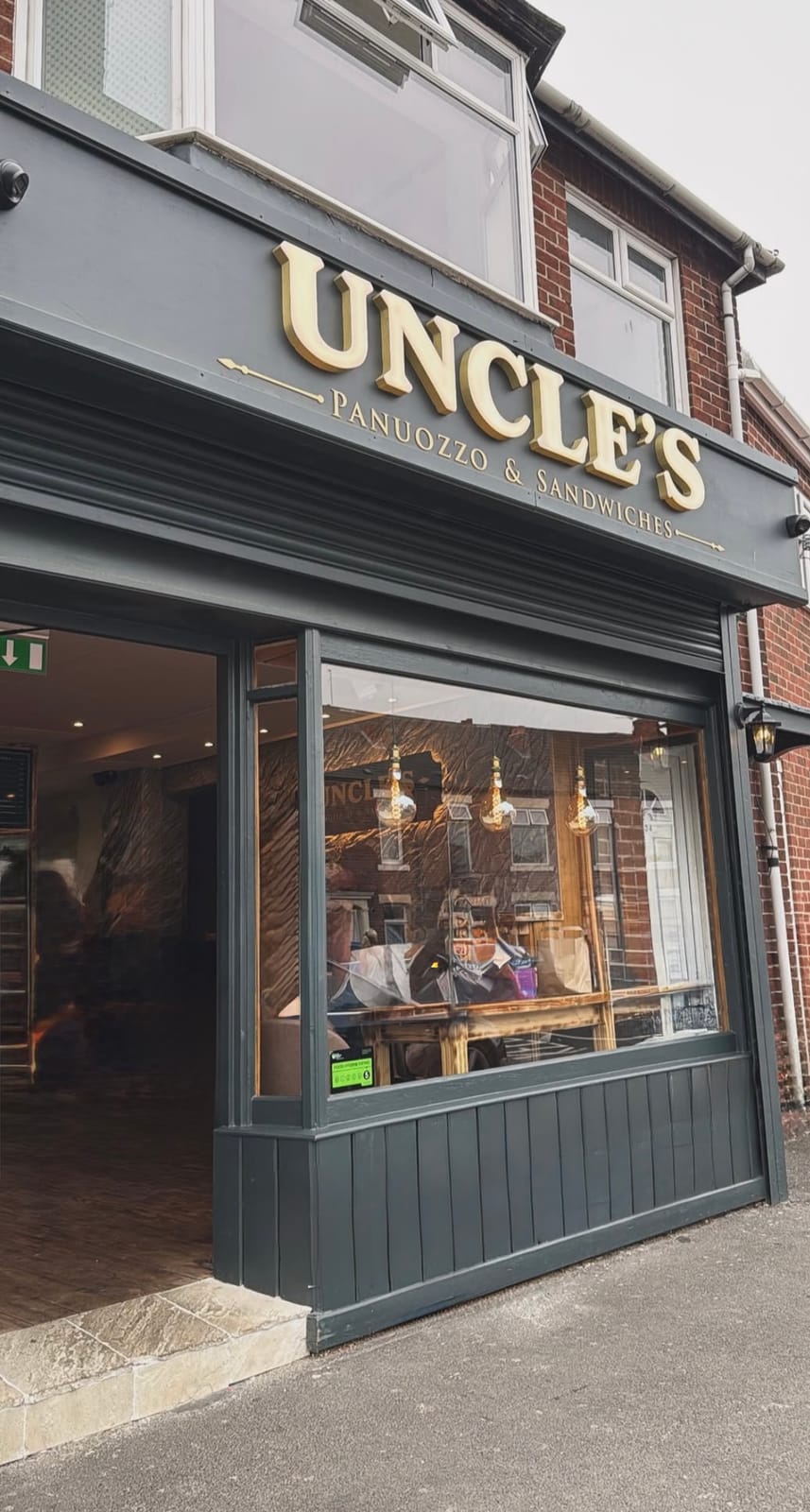 UNCLE’S Panuozzo & Sandwiches