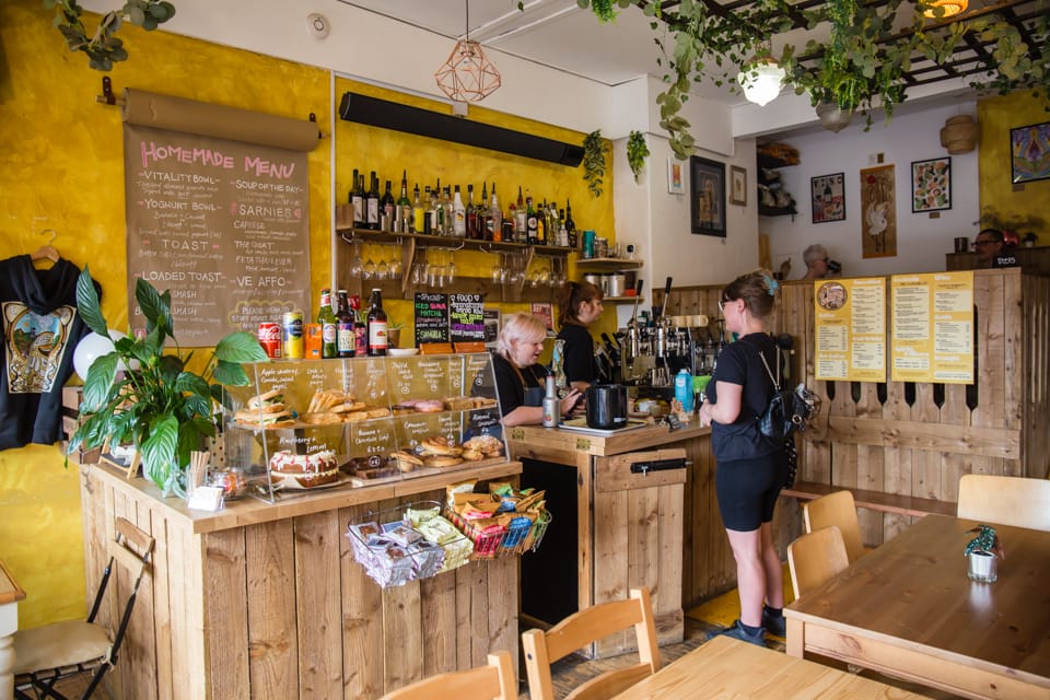 Lui's Cafe & Bar