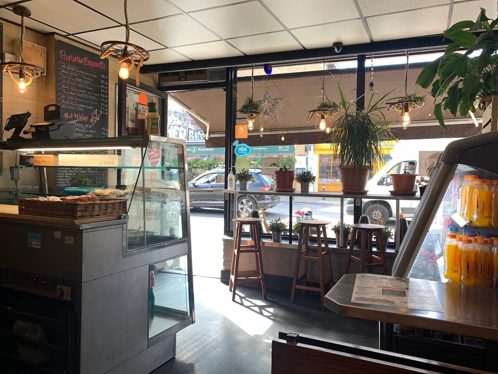 2 T's Cafe London