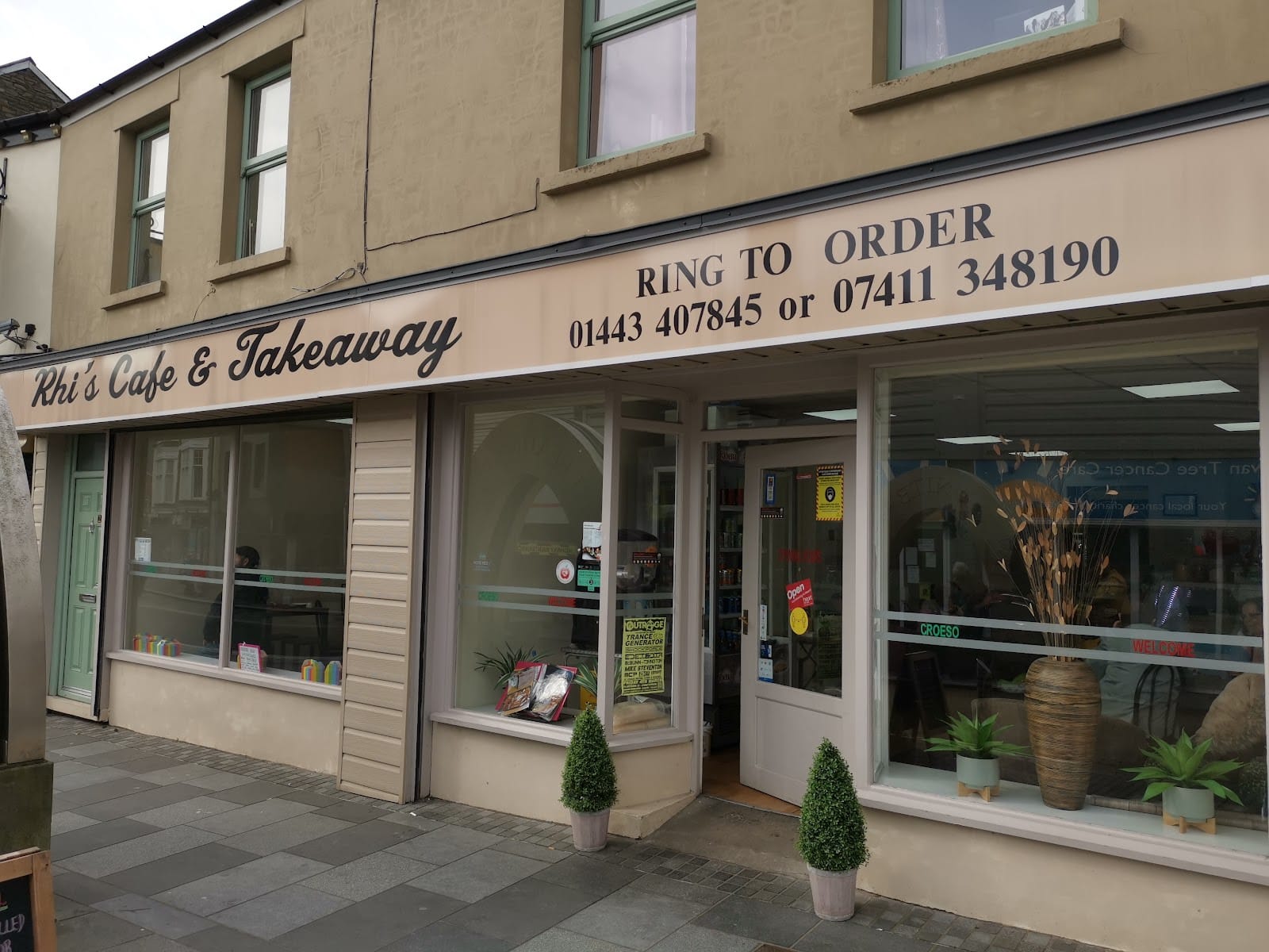 Rhi's Cafe