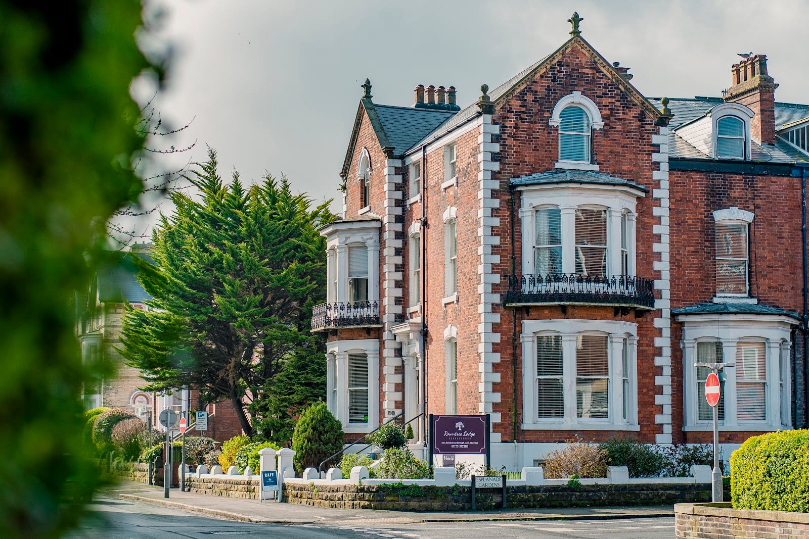 Rowntree Lodge & Cafe