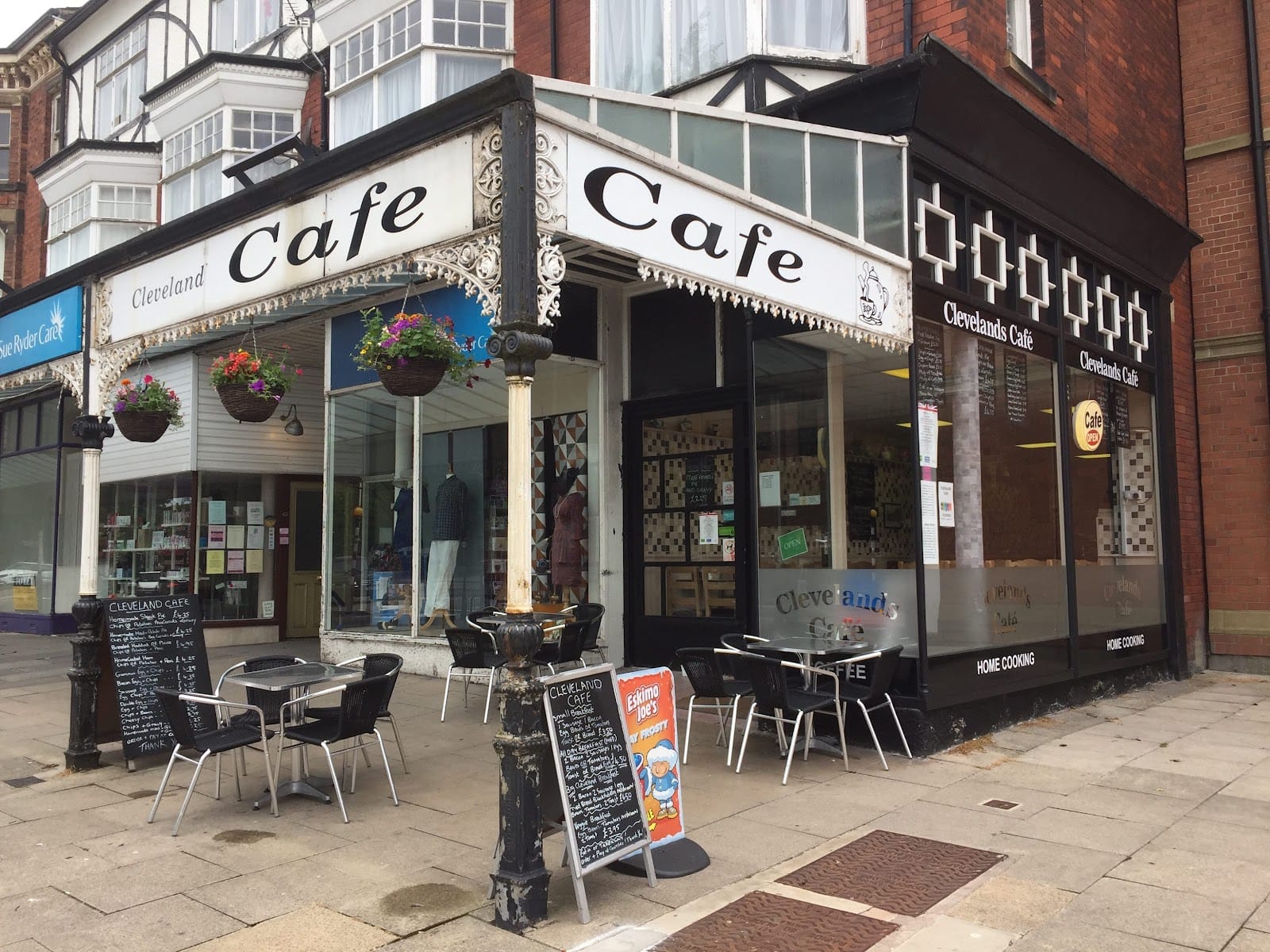 Clevelands Café