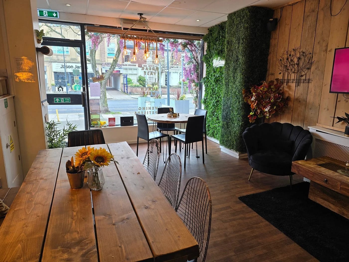 Hoghton Lounge Bar photo 4