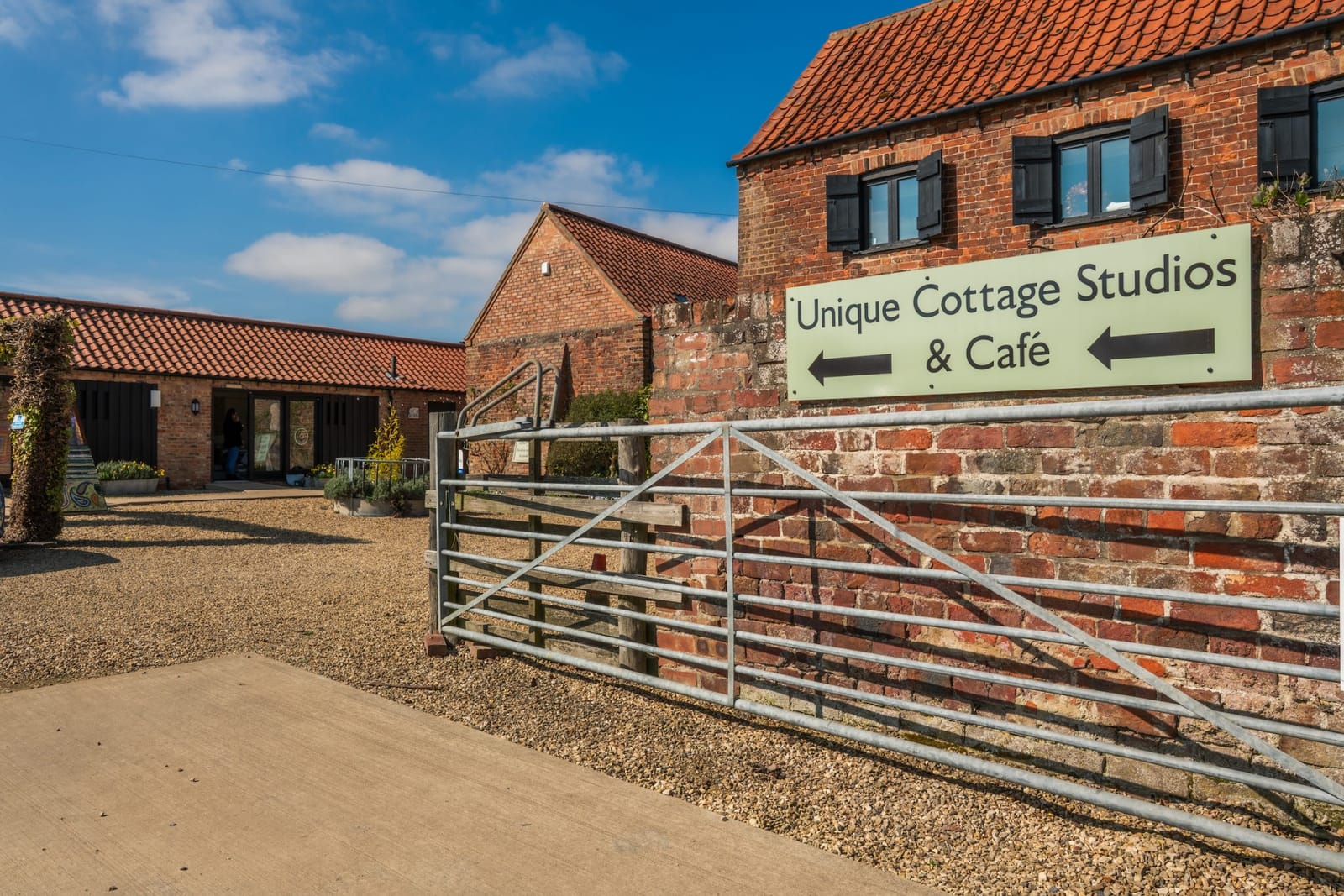 Unique Cottage Studios and Cafe